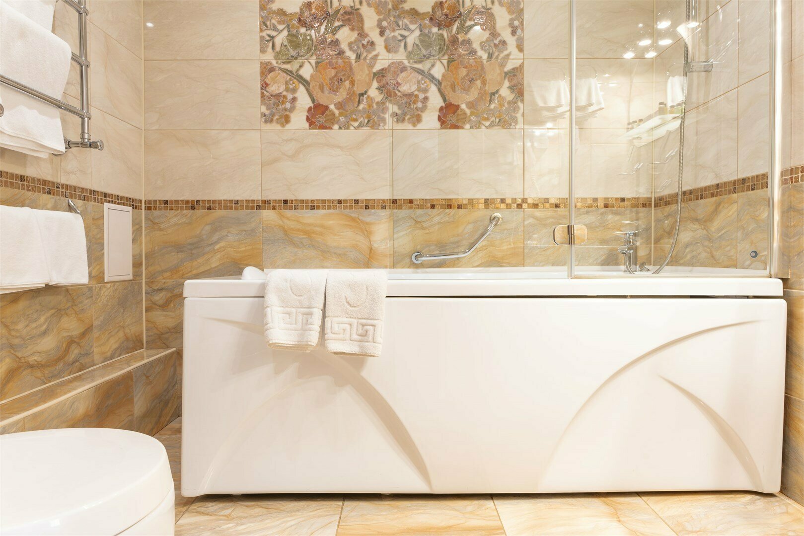 Джуниор Сюит