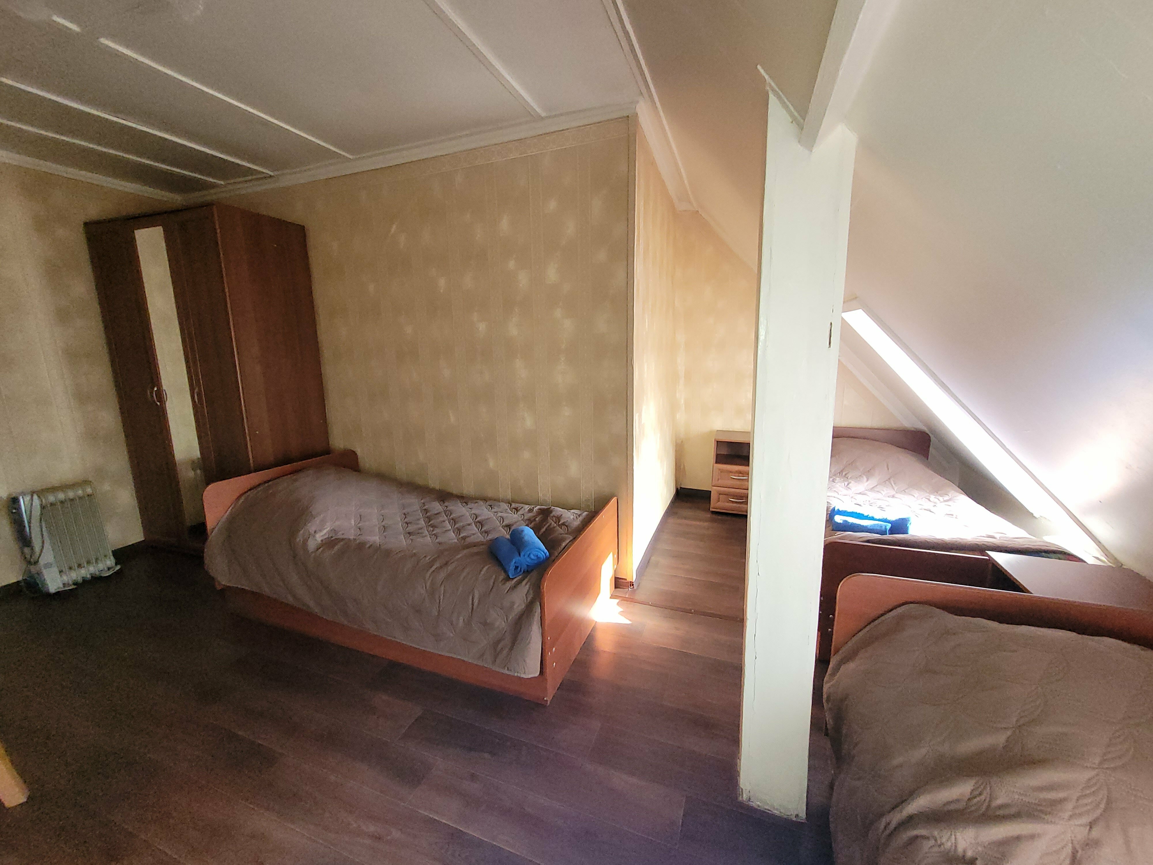 Трехместный номер с общей ванной комнатой