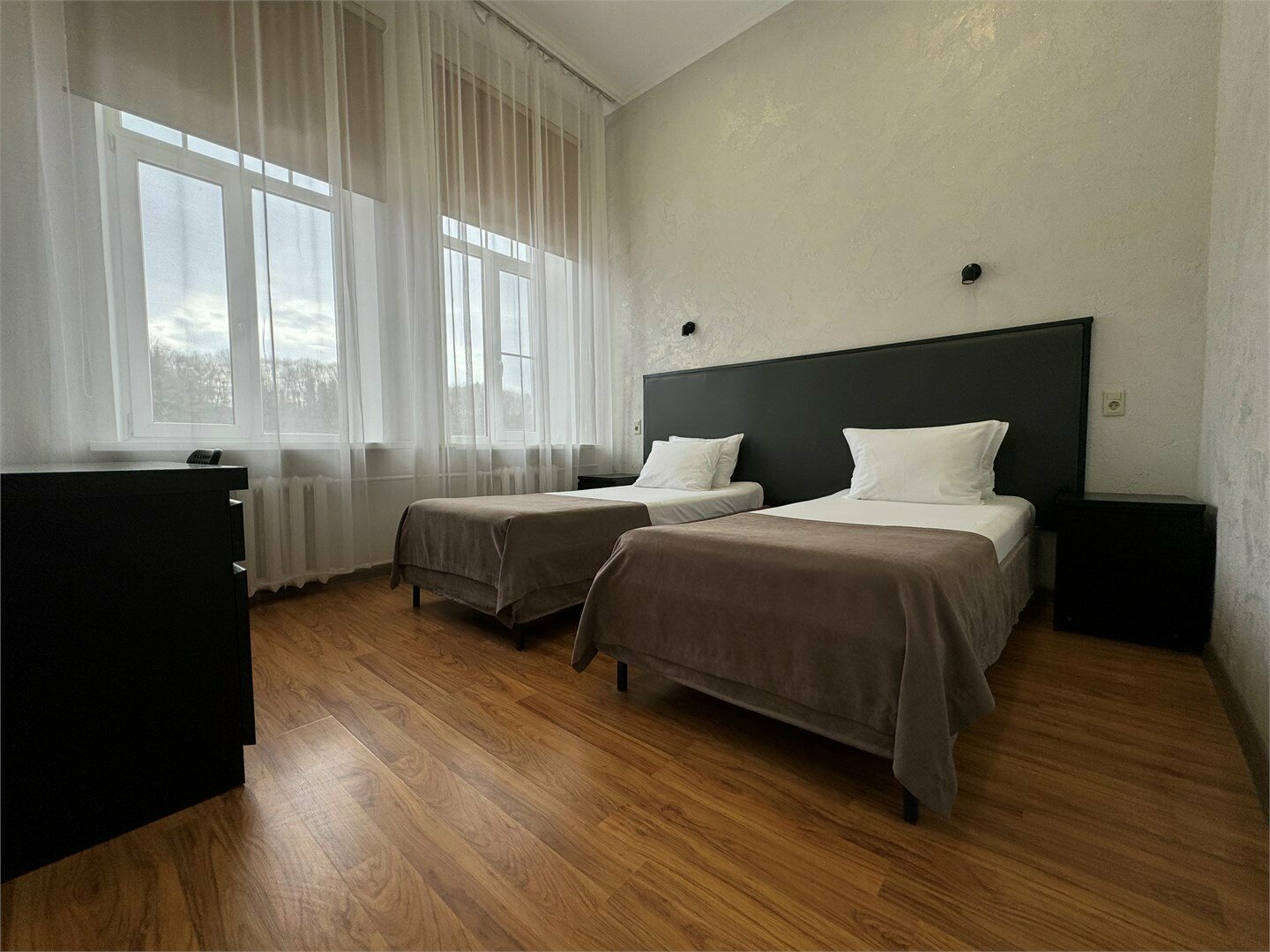 Двухкомнатный (смежные комнаты ) номер с балконом