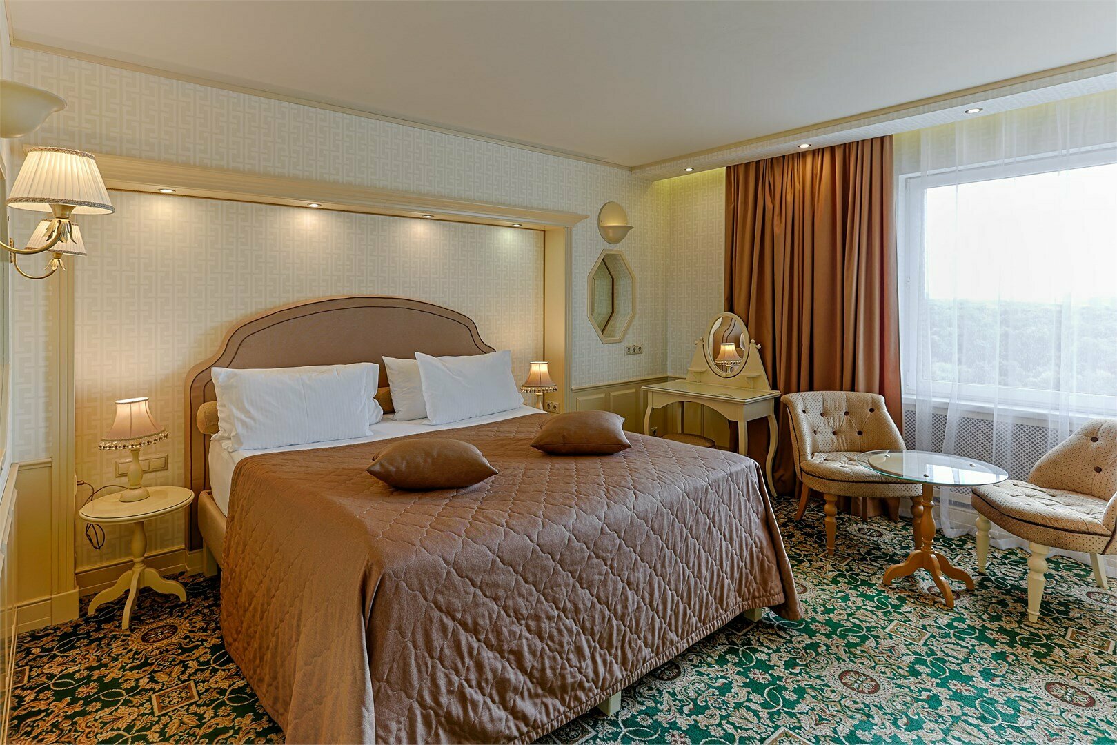 Джуниор Сюит