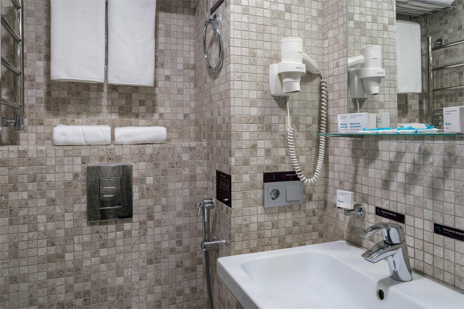 Стандарт улучшенный с  двуспальной кроватью и диваном (YALTA INTOURIST)