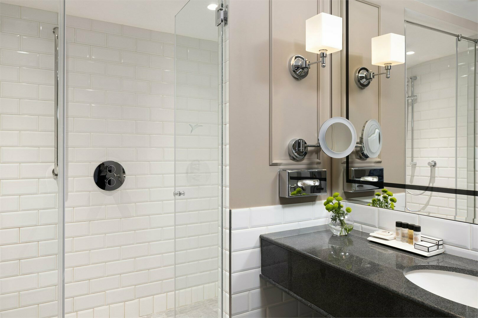 KING DELUXE CITY VIEW ROOM