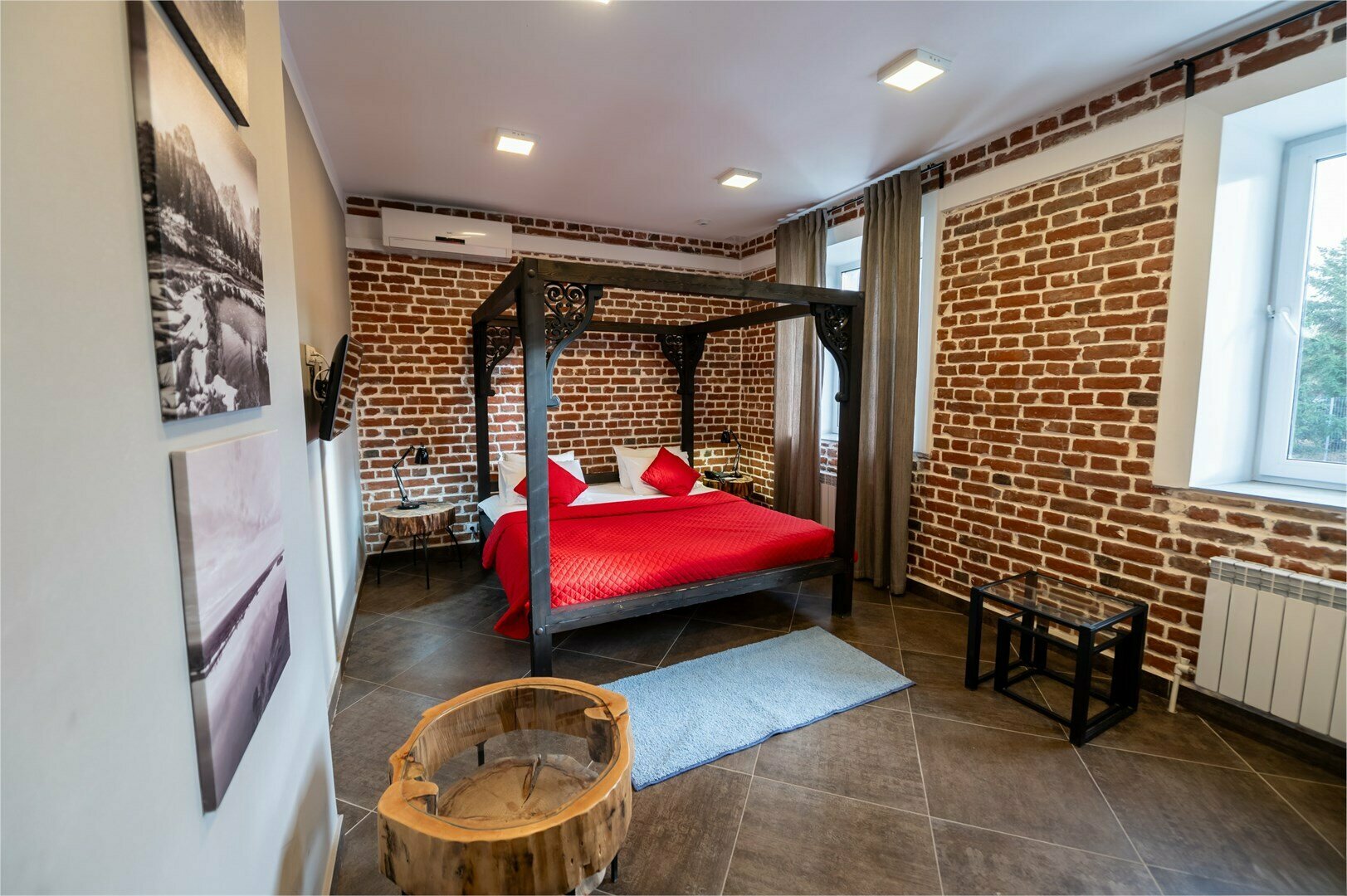 Люкс Семейный (вид на Волгу и город, 2 комнаты, 1й этаж)