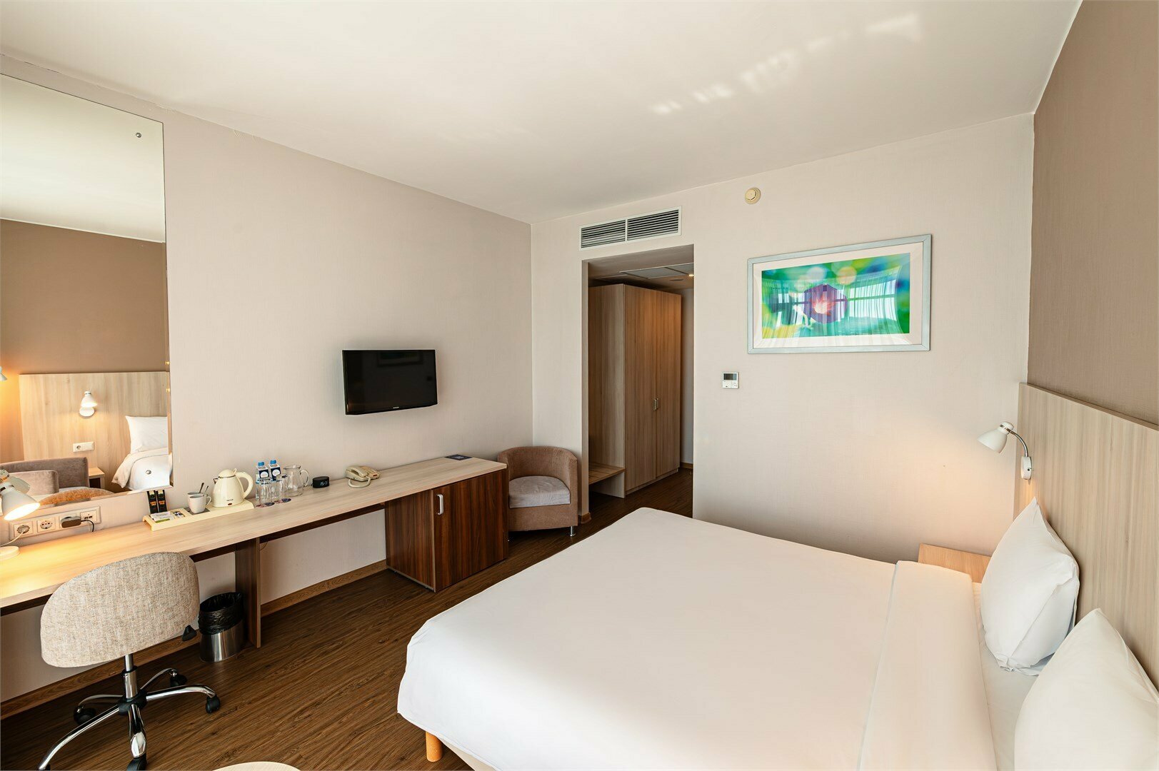 Стандарт с большой кроватью и видом на море