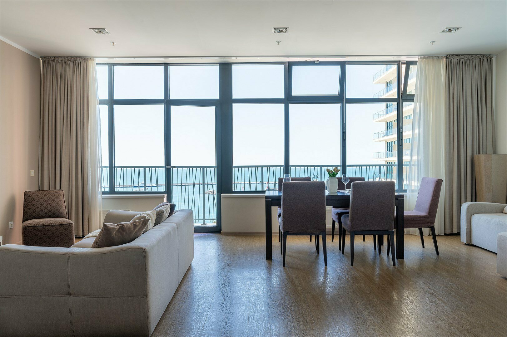 Трехкомнатные апартаменты с двумя спальнями (6-14 этаж)