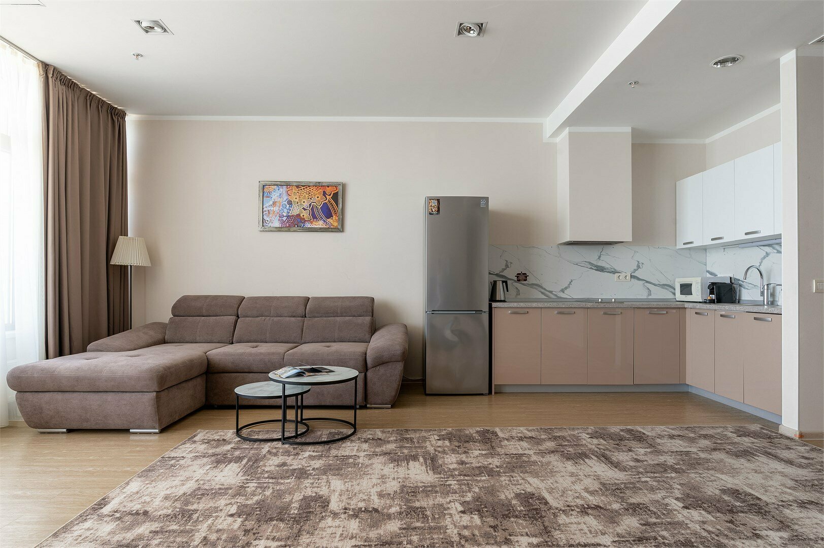 Трехкомнатные улучшенные апартаменты с двумя спальнями (7 этаж)