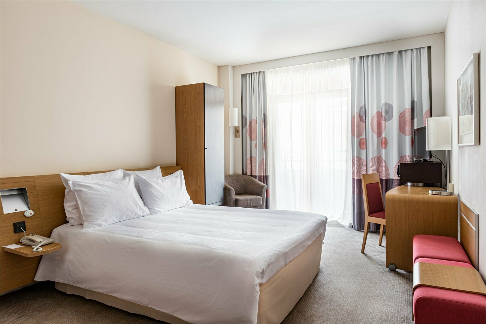 Номер Standard для маломобильных - двуспальная кровать