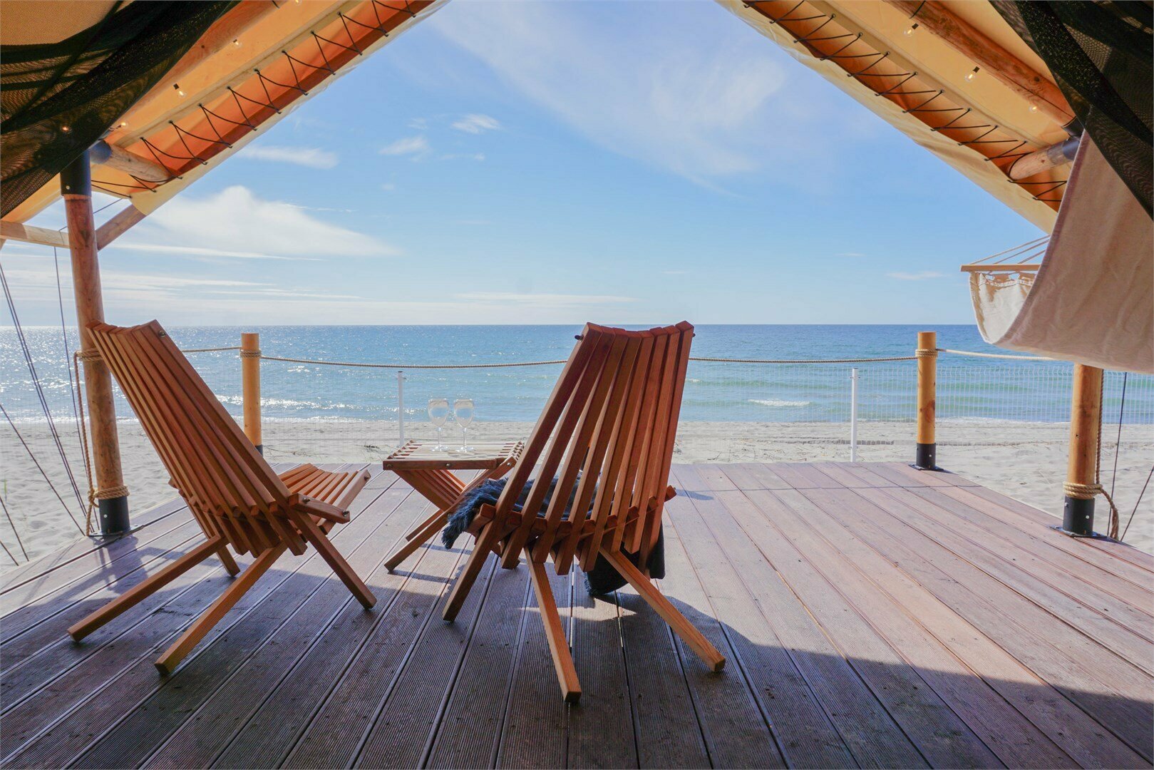 Тент-хаус на море