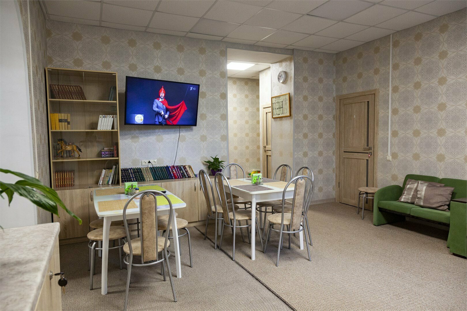 Кровать в женском 8-ми местном номере