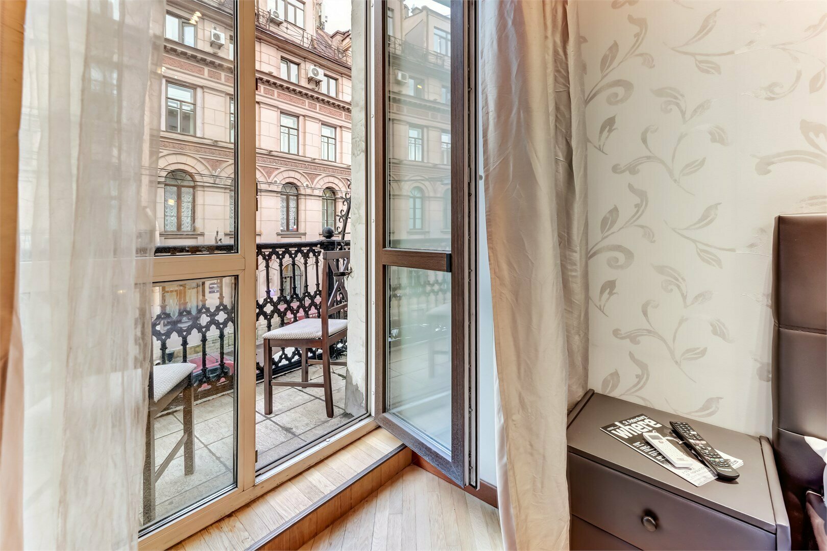 Апартаменты Классик с балконом на Караванной