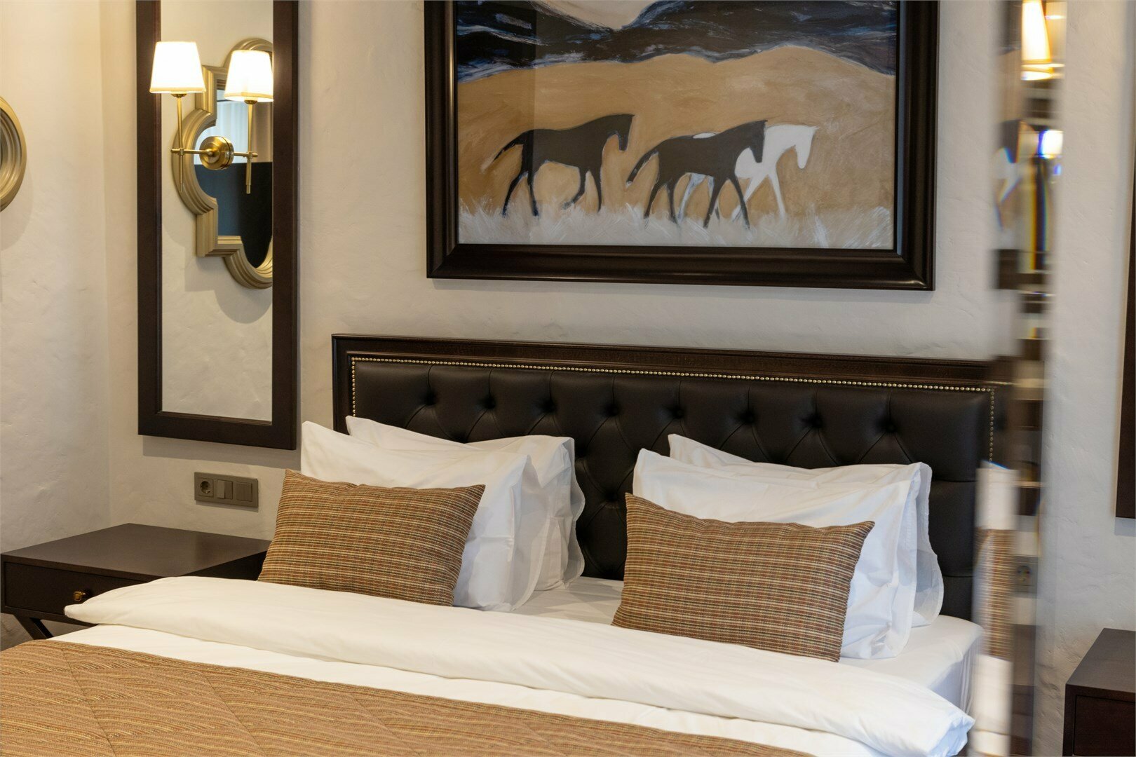 СУПЕРИОР С БАЛКОНОМ (ОДНА БОЛЬШАЯ КРОВАТЬ)