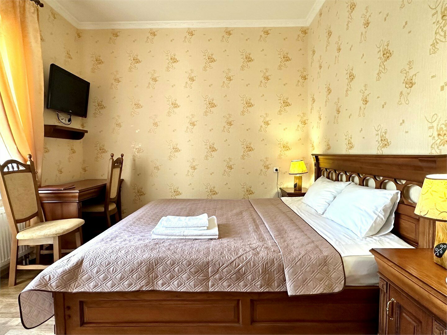 Номера бизнес с балконом с одной совместной кроватью с видом во двор