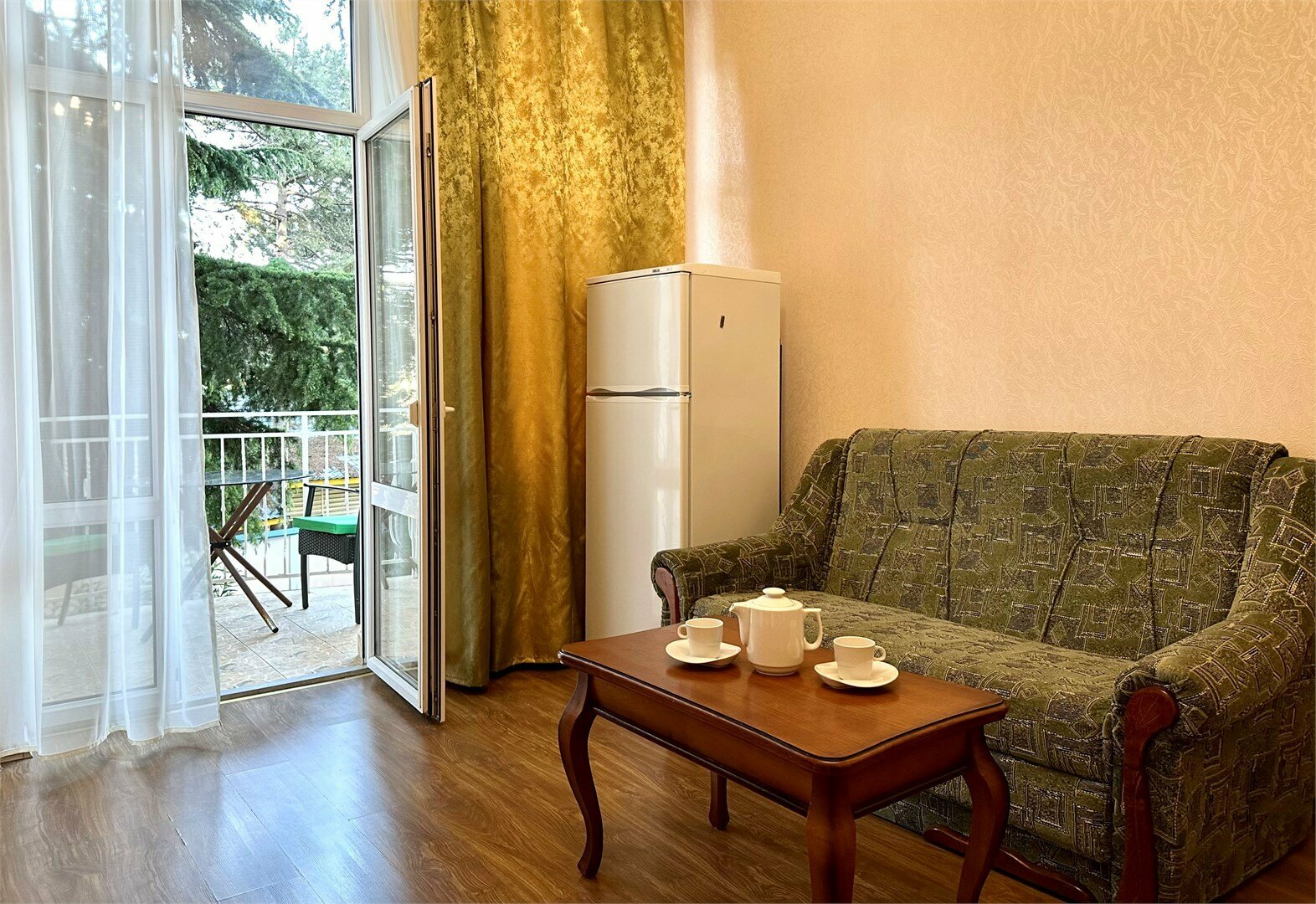 Люкс с видом на бассейн