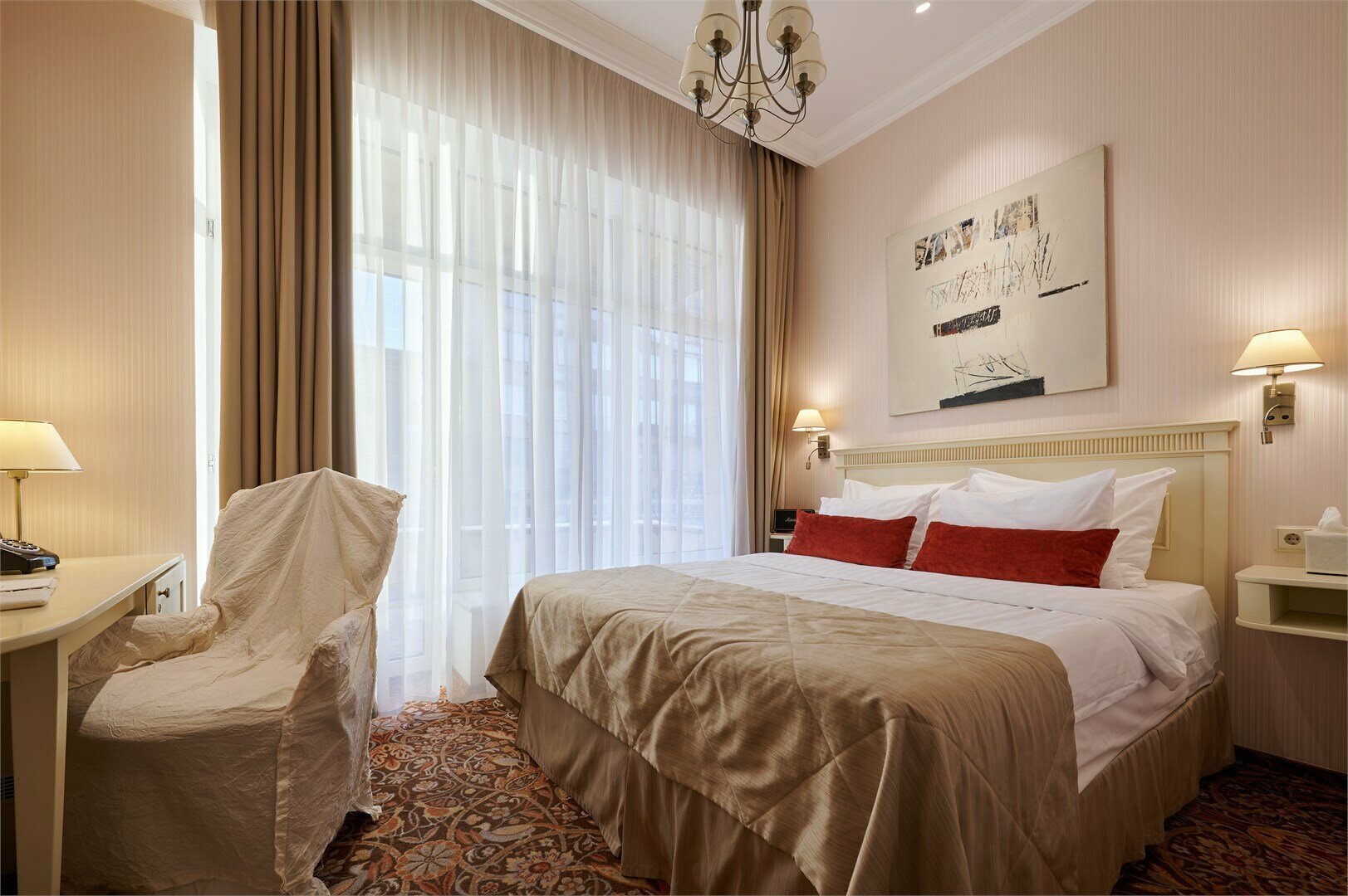 Делюкс с одной большой кроватью