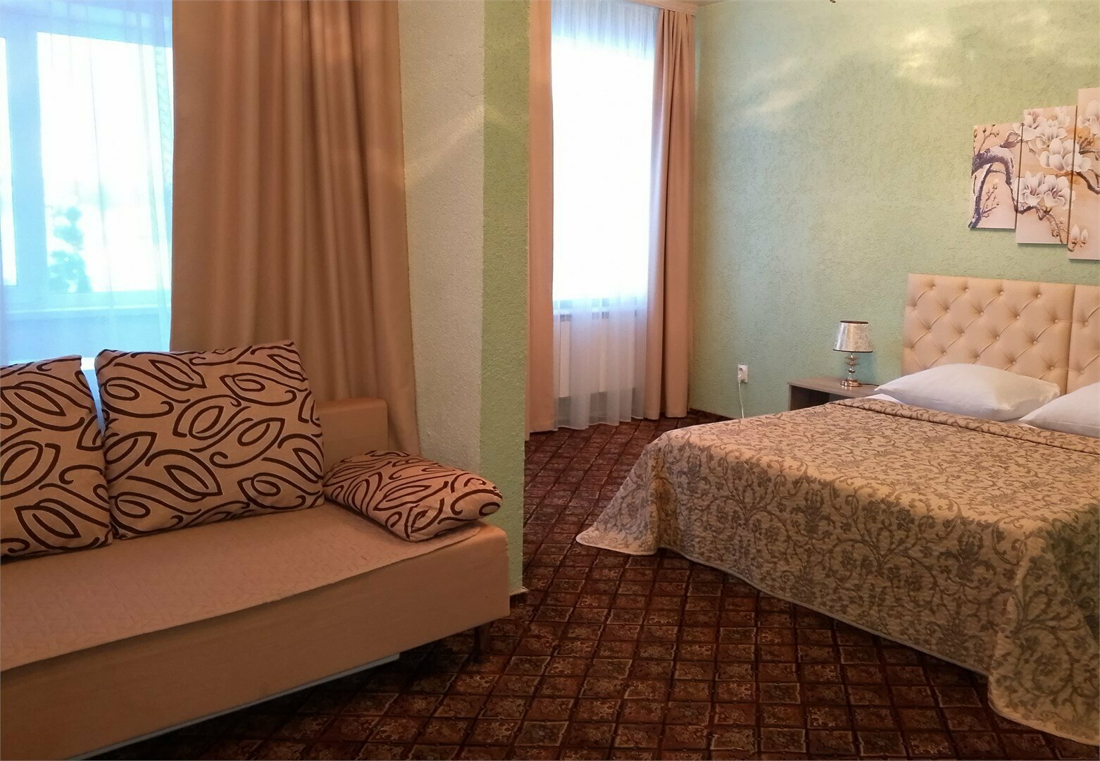 ПОЛУЛЮКС с лоджией и с двухспальной кроватью (2х-местный)