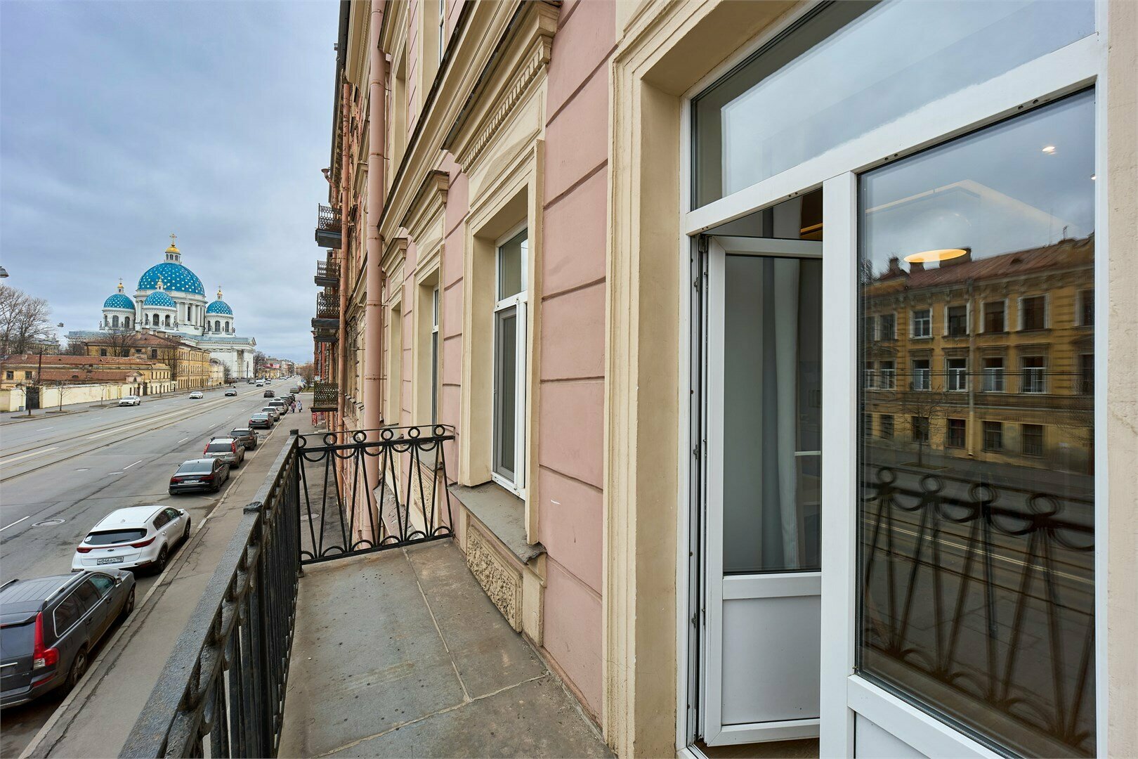 Апартаменты на троих с двуспальной кроватью