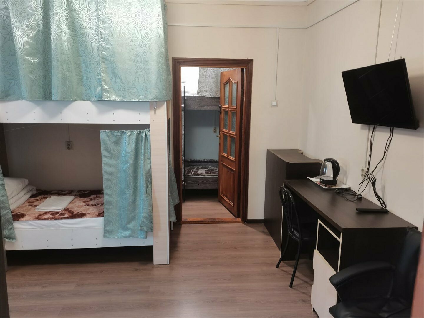 Улучшенный номер до 10 гостей с двухъярусными кроватями (Мужской))