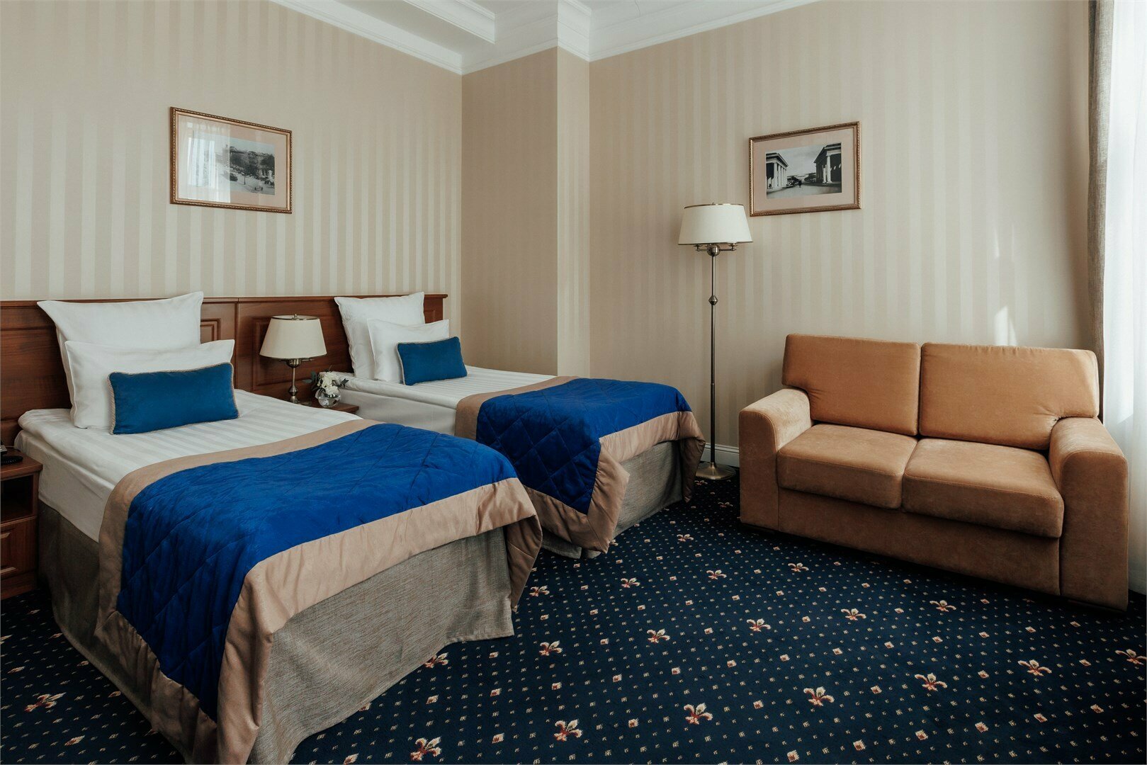 Улучшенный номер c 1 двуспальной или 2 отдельными кроватями