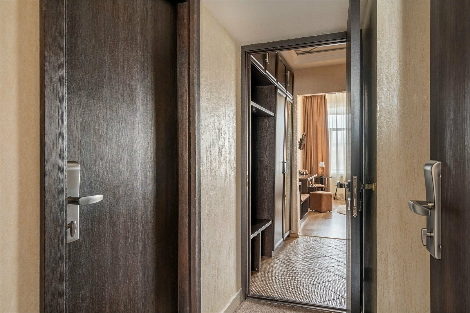 Джуниор Сюит с 2-мя ванными комнатами