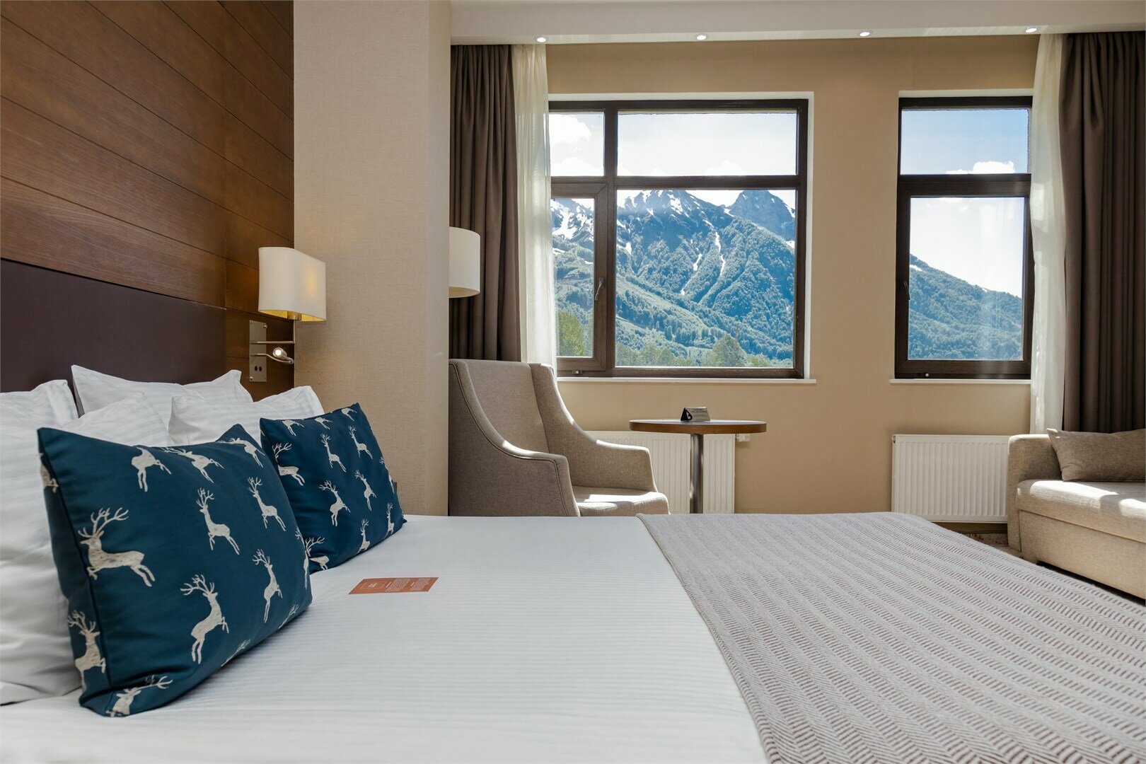 Джуниор сьют с одной большой кроватью (без балкона)