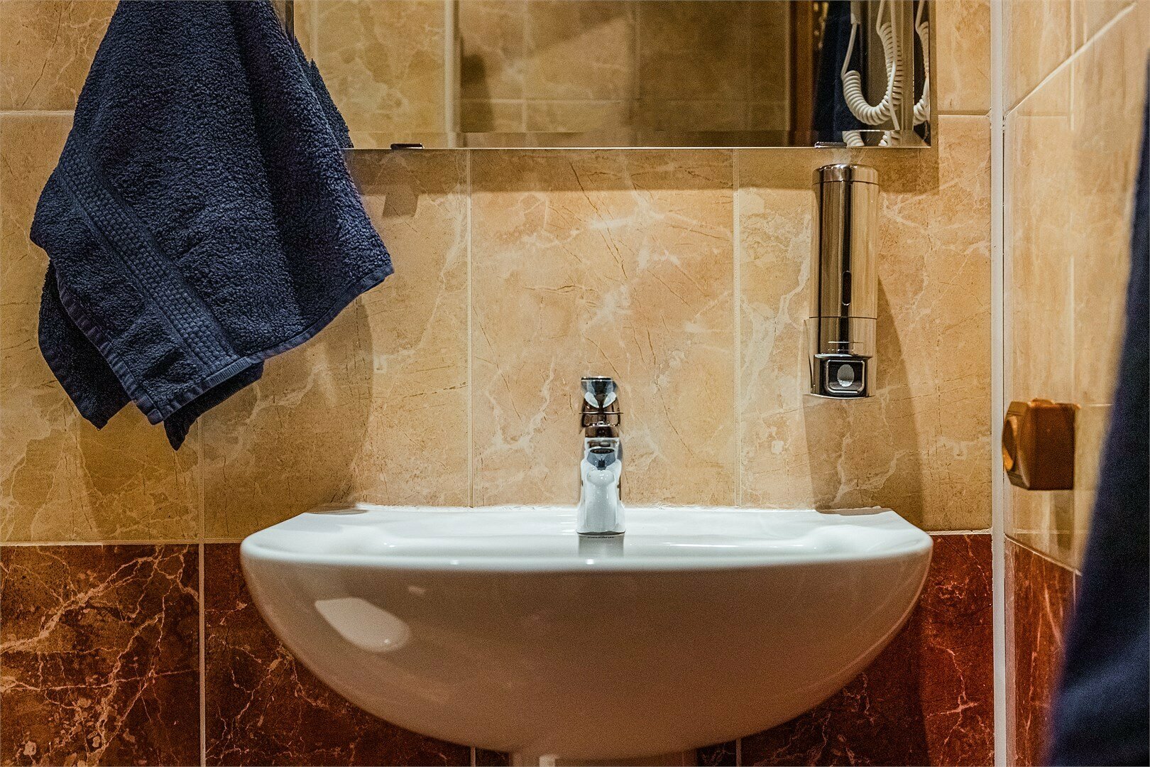 Двухместный номер с двуспальной кроватью и дополнительной кроватью