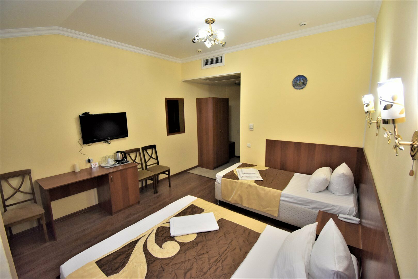 Трехместный номер с основными удобствами