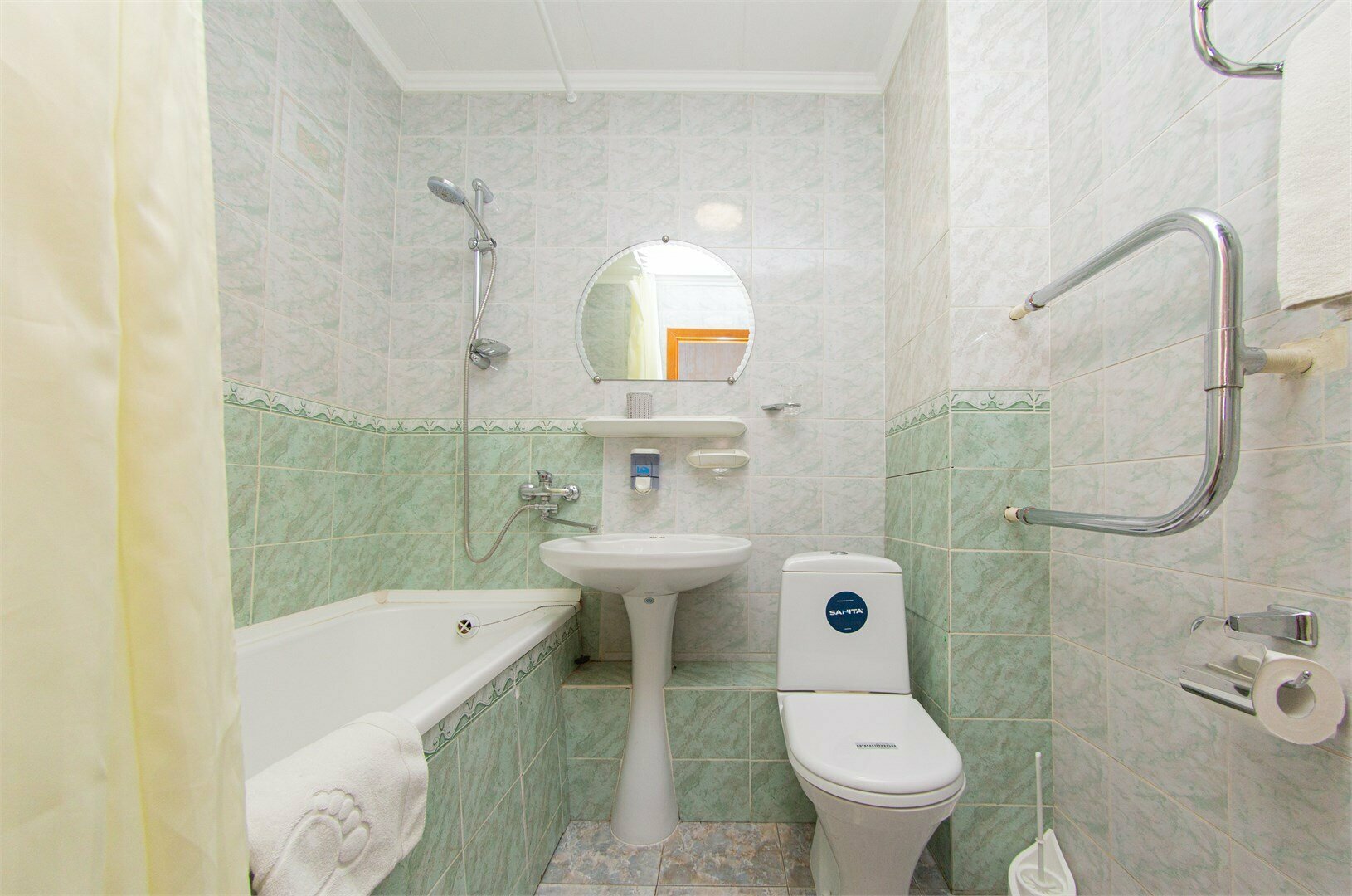 Просторный двухместный номер с 2 отдельными кроватями