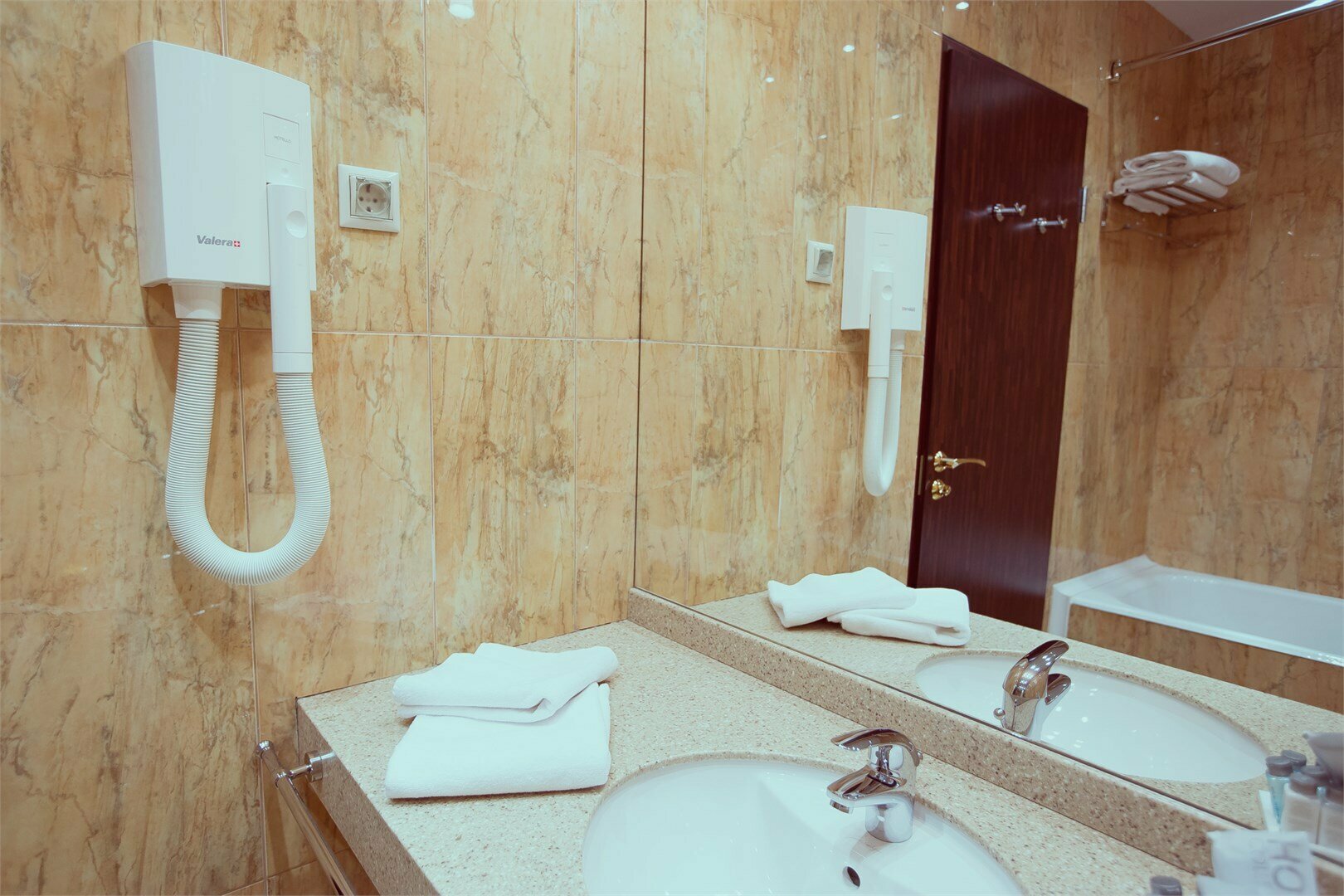 De Luxe (двухкомнатный люкс) с кроватью «KING SIZE»