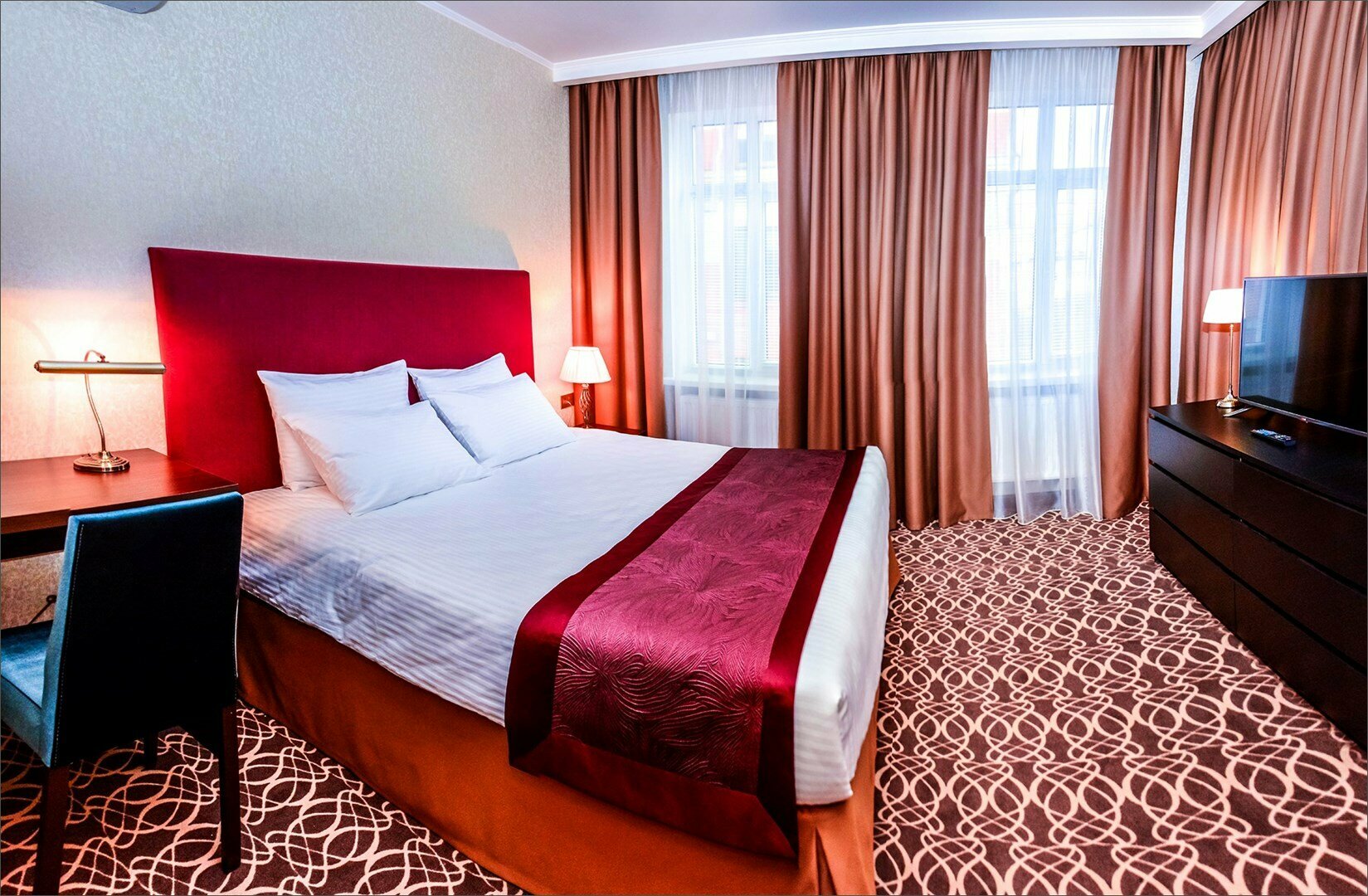 Улучшенный люкс с кроватью размера «king-size»