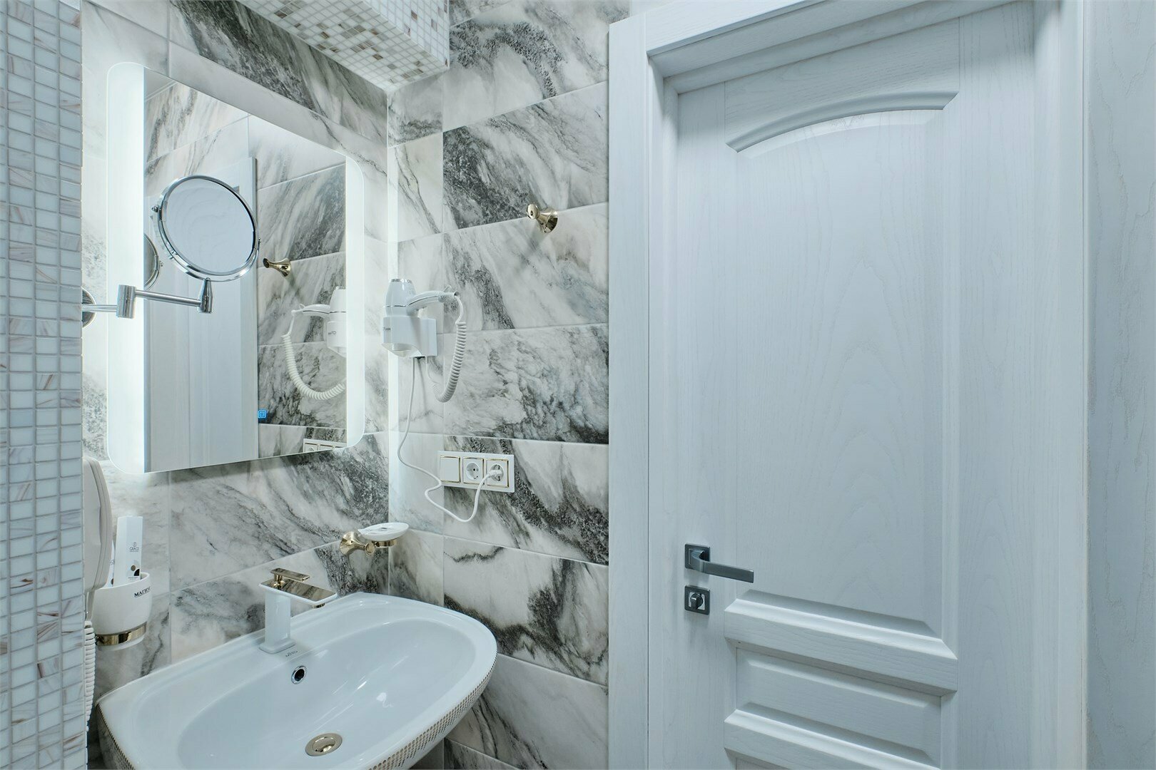 Джуниор Сюит