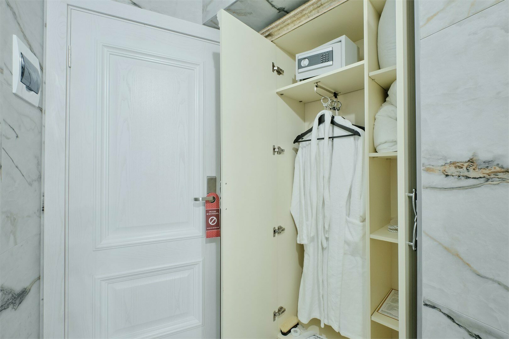 Джуниор Сюит