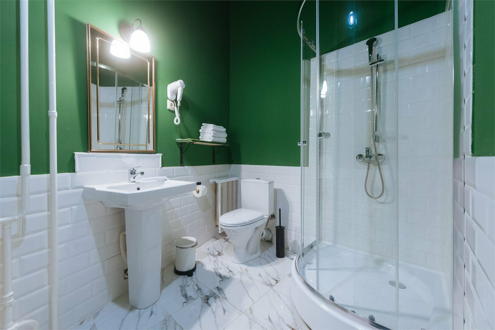 Номер Делюкс с 1 кроватью или 2 отдельными кроватями и дополнительной кроватью