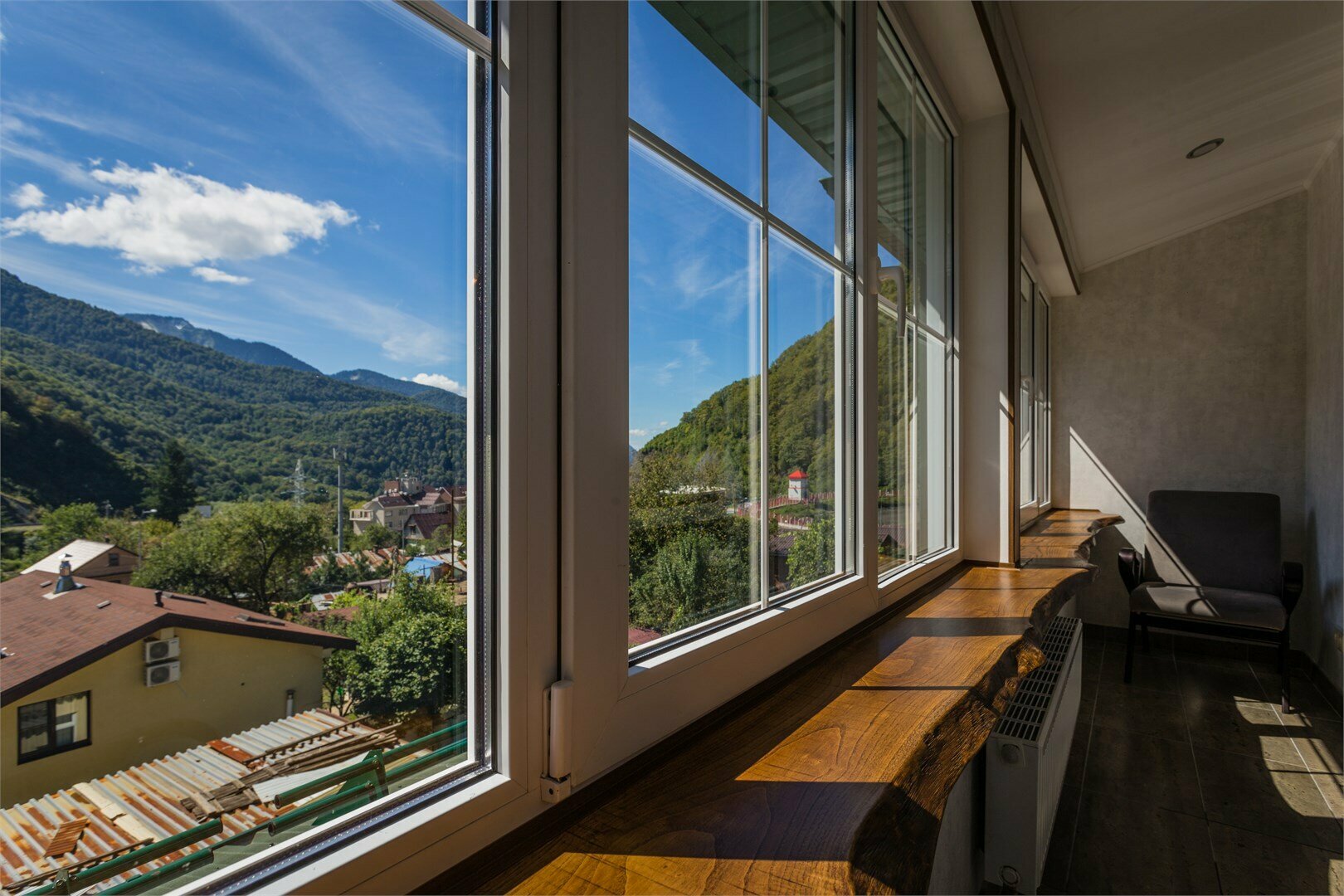 Апартаменты люкс с лоджией