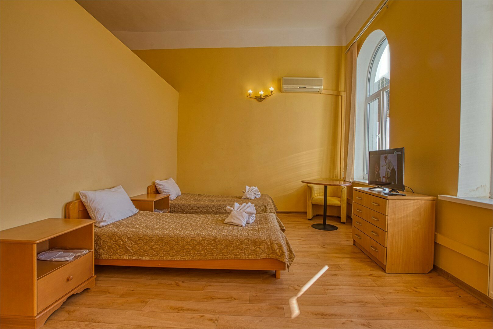 Стандарт двухкомнатный 5-й категории вид на море (удобства на этаже)