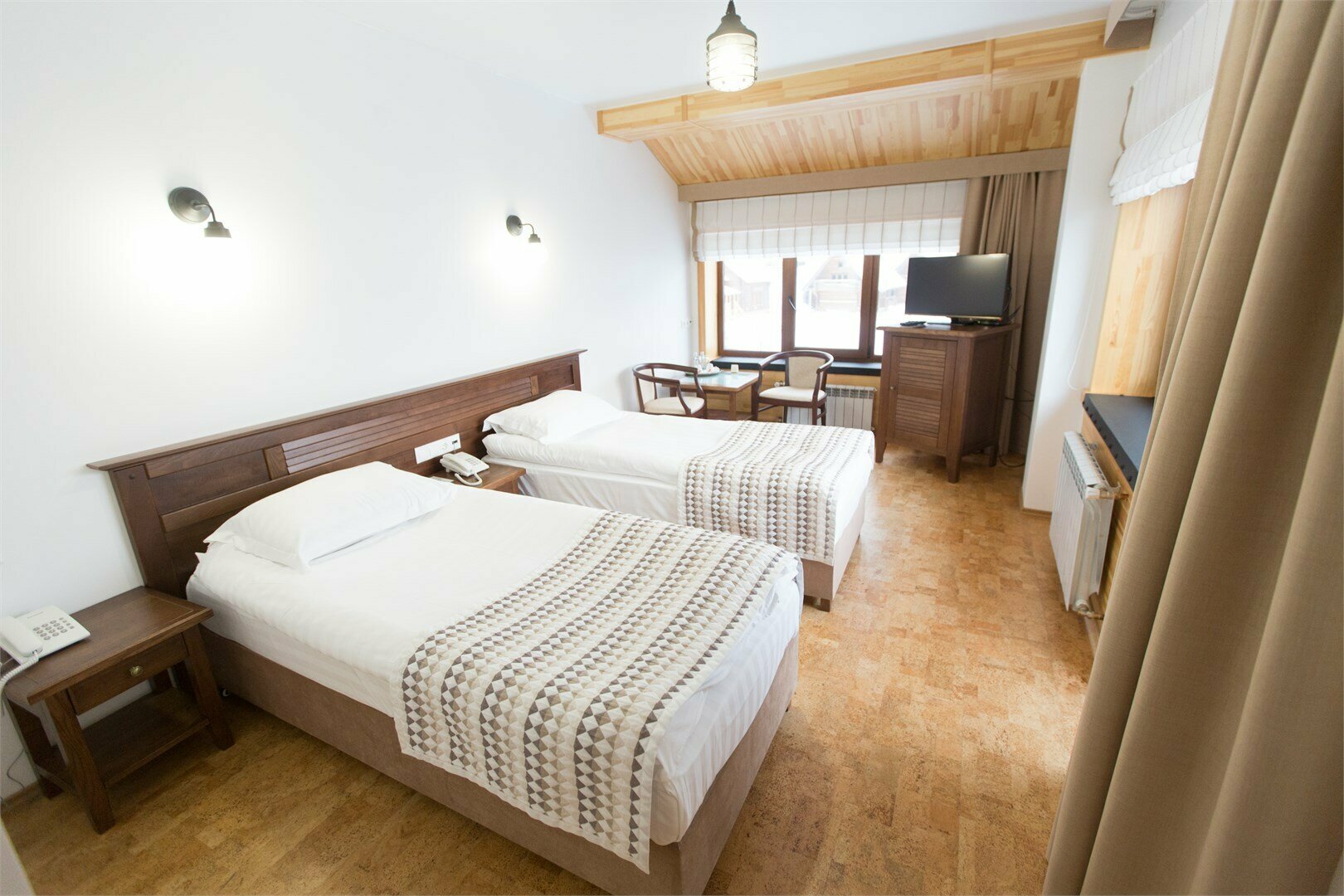 Стандарт+ 2-местный (с видом на воду и балконом)