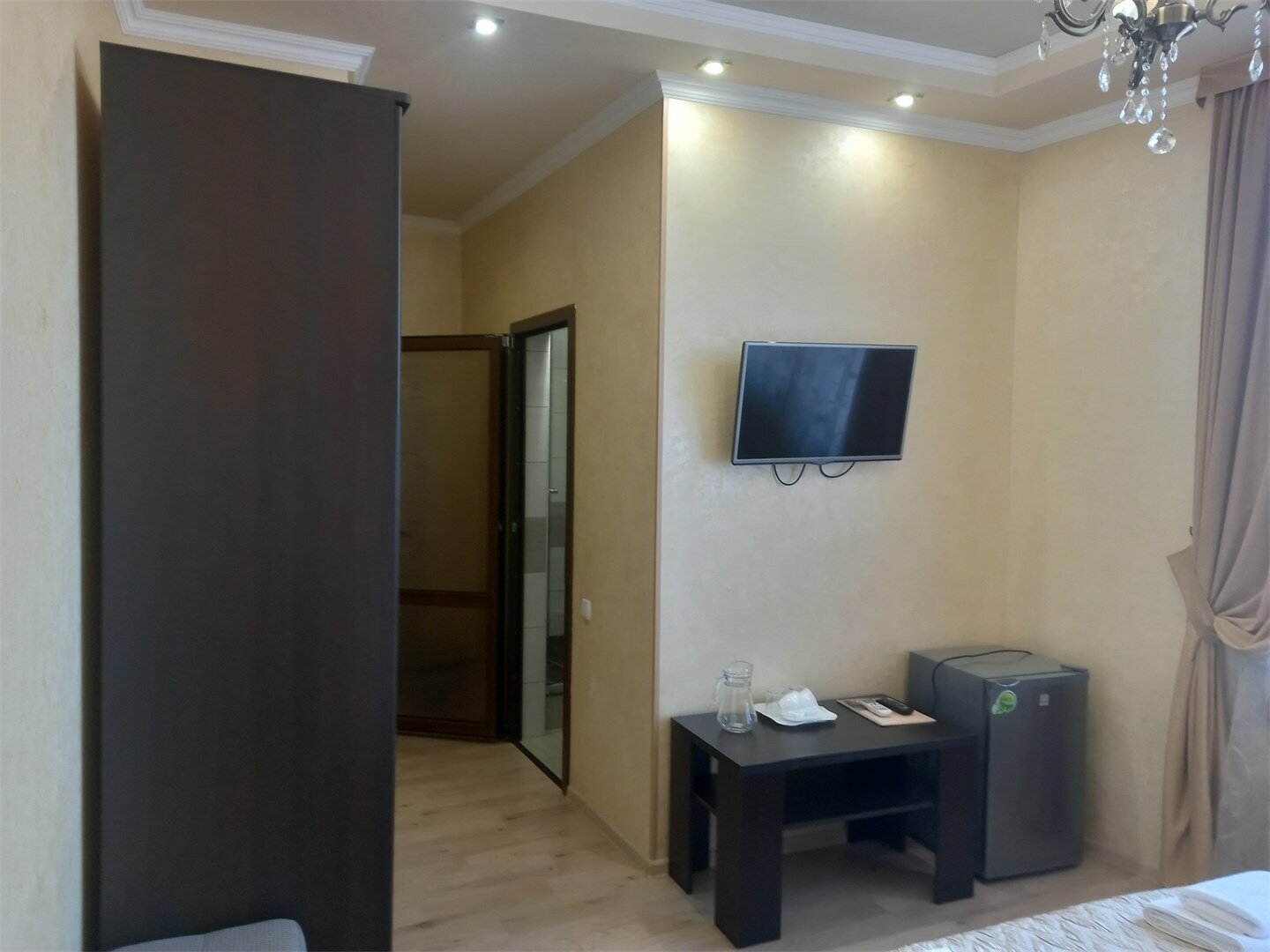 "Стандарт"  c боковым видом на море - без балкона (одна двуспальная кровать)