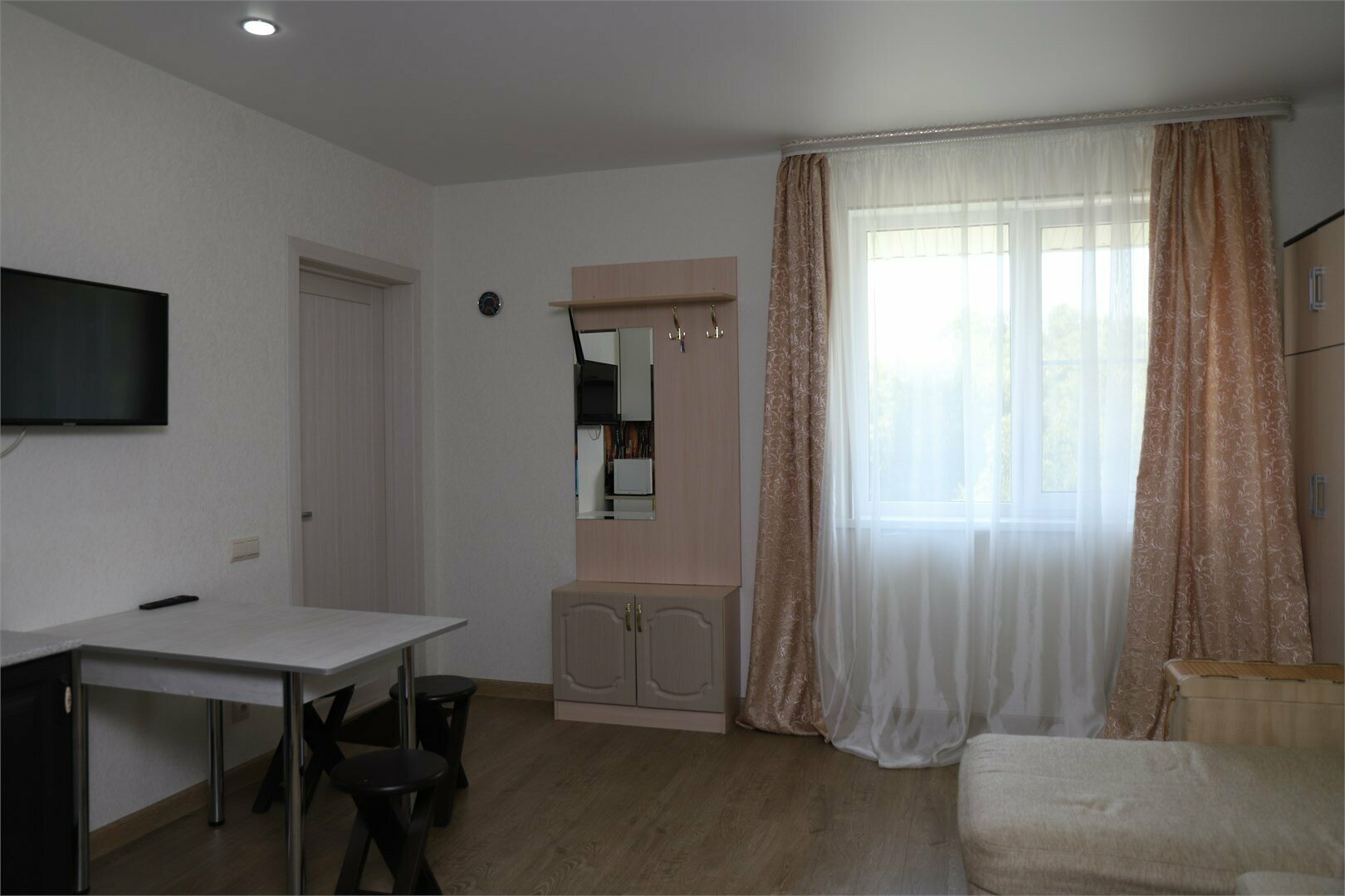 Улучшенная студия на мансарде