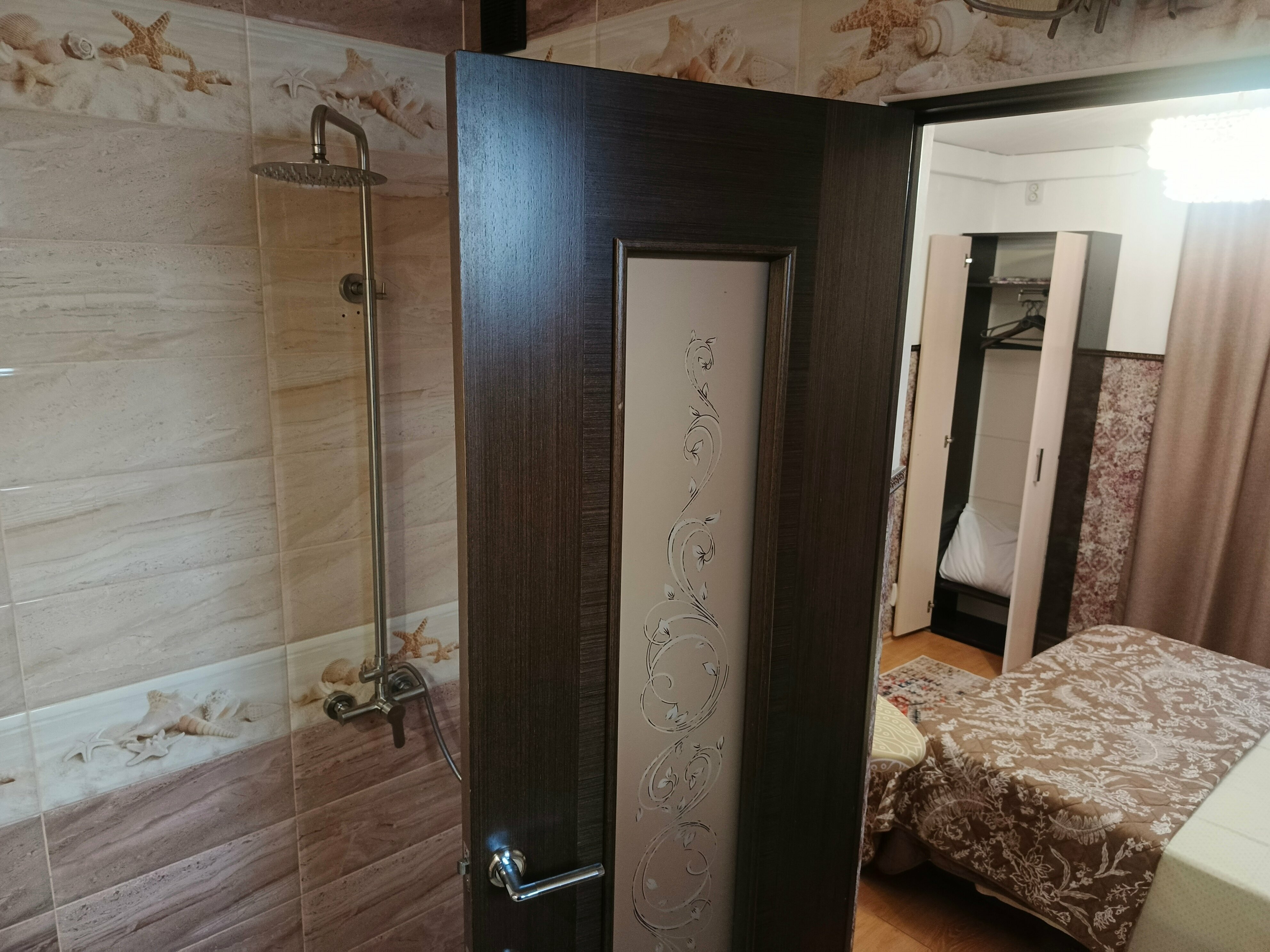 Двухкомнатный номер: кухня - студия с раскладным диваном + спальня+ санузел.