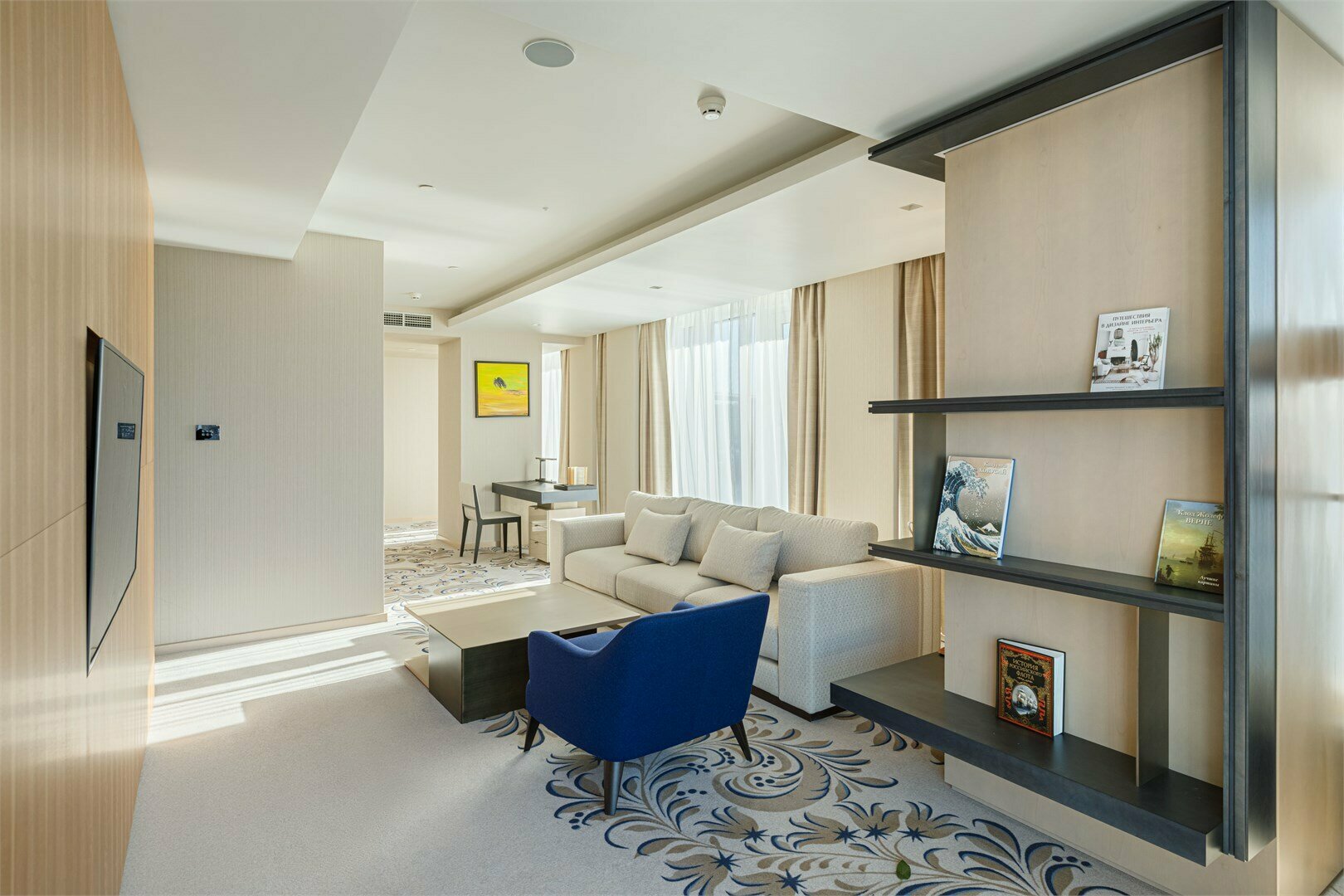 Джуниор Сьют с видом на город | 1 большая кровать | доступ в Представительскую гостиную