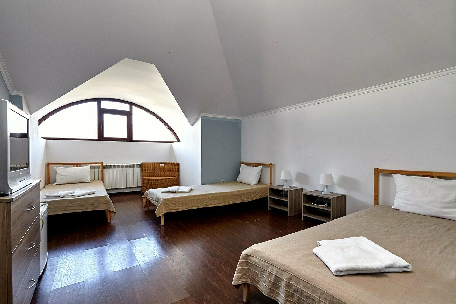 Трехместный номер эконом-класса