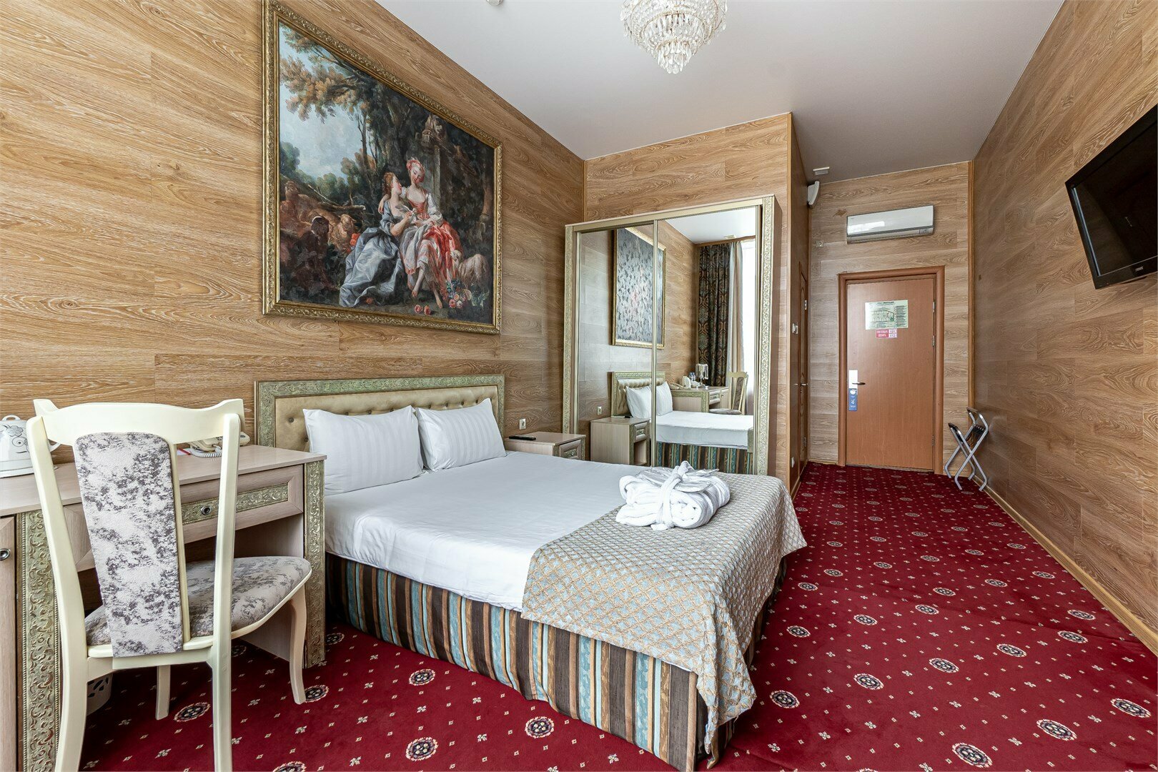 Супериор с одной большой кроватью