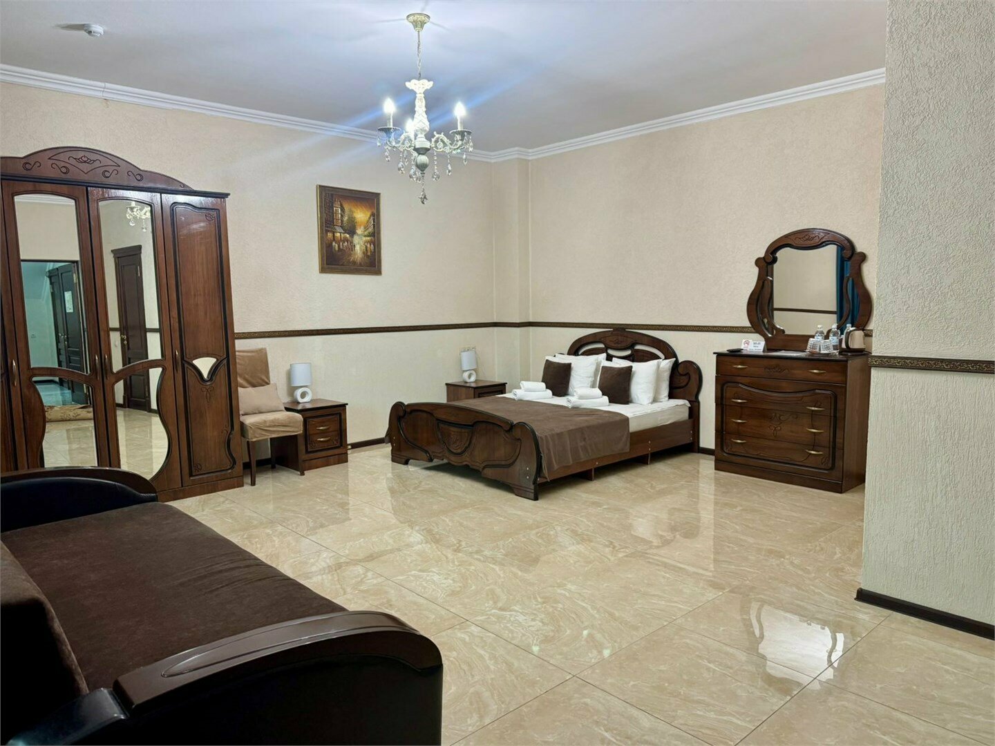 1 этаж I Стандарт четырехместный с двуспальной кроватью и диваном