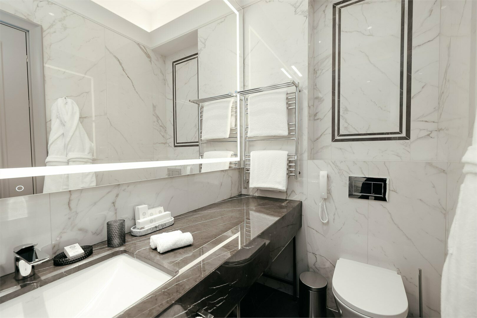 Делюкс с видом на Итальянскую улицу