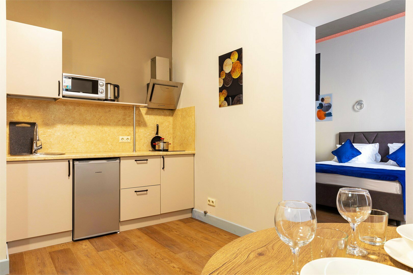 Делюкс Апартаменты с кроватью "Кинг-Сайз" и видом во внутренний дворик (blue) №3