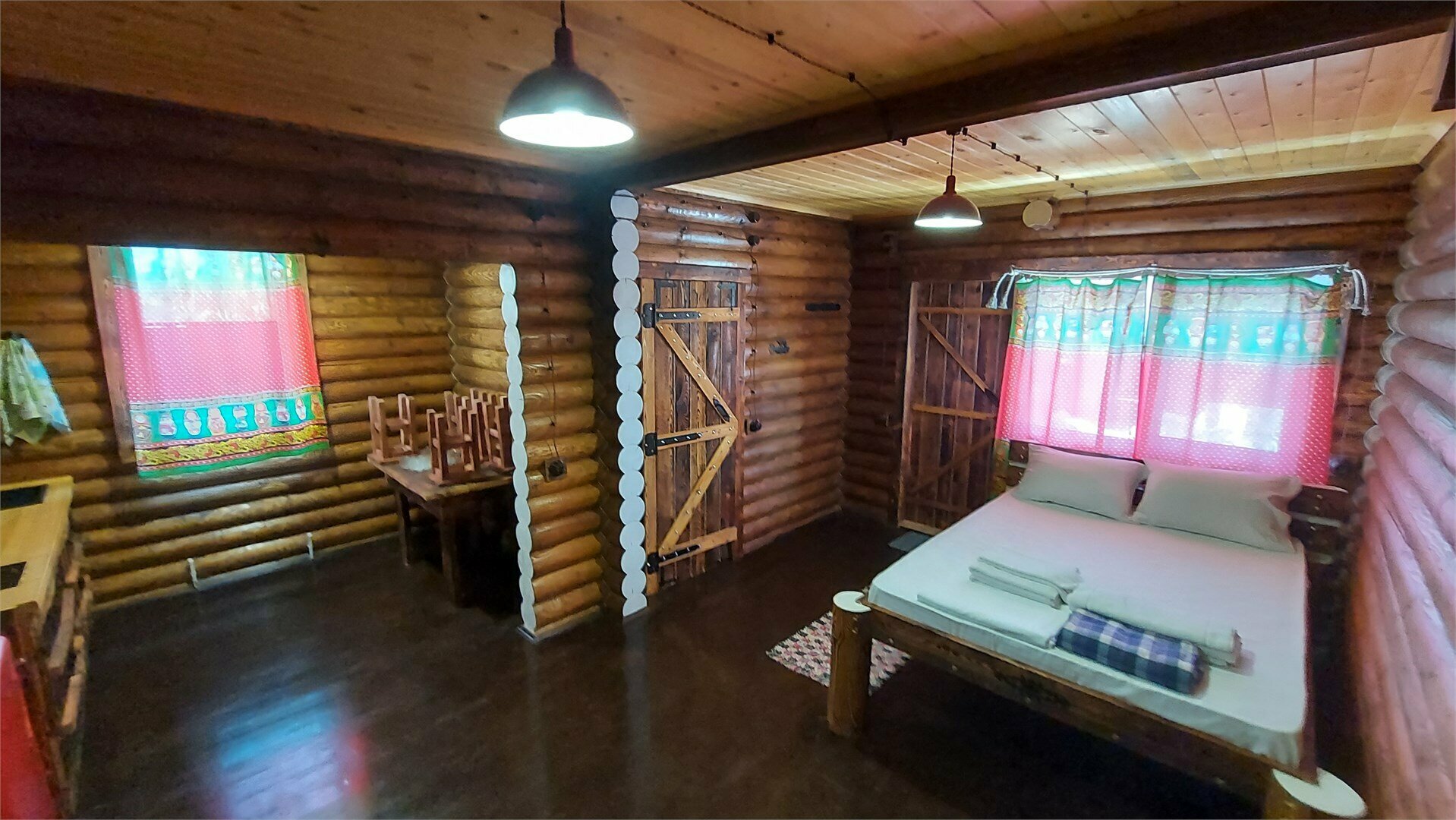 Коттедж с балконом