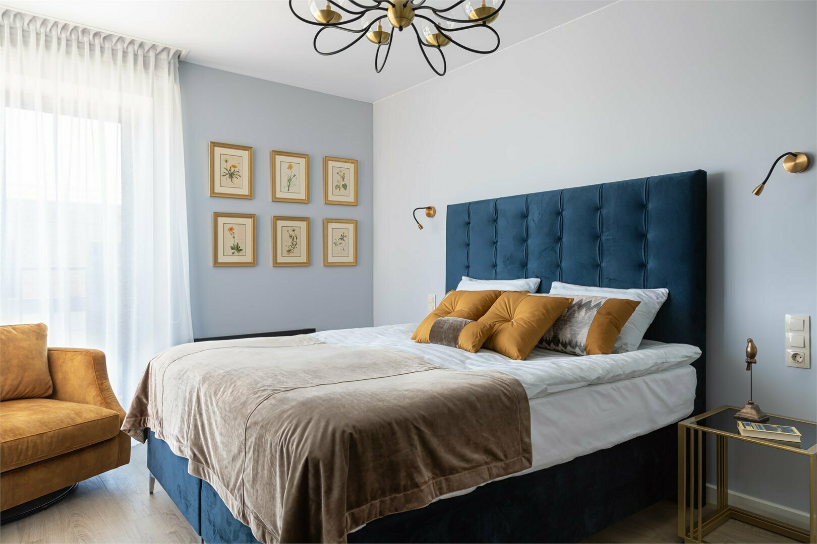 Brassica Gold - апартамент с двумя спальнями, большой кухней и объединенной с ней гостиной зоной