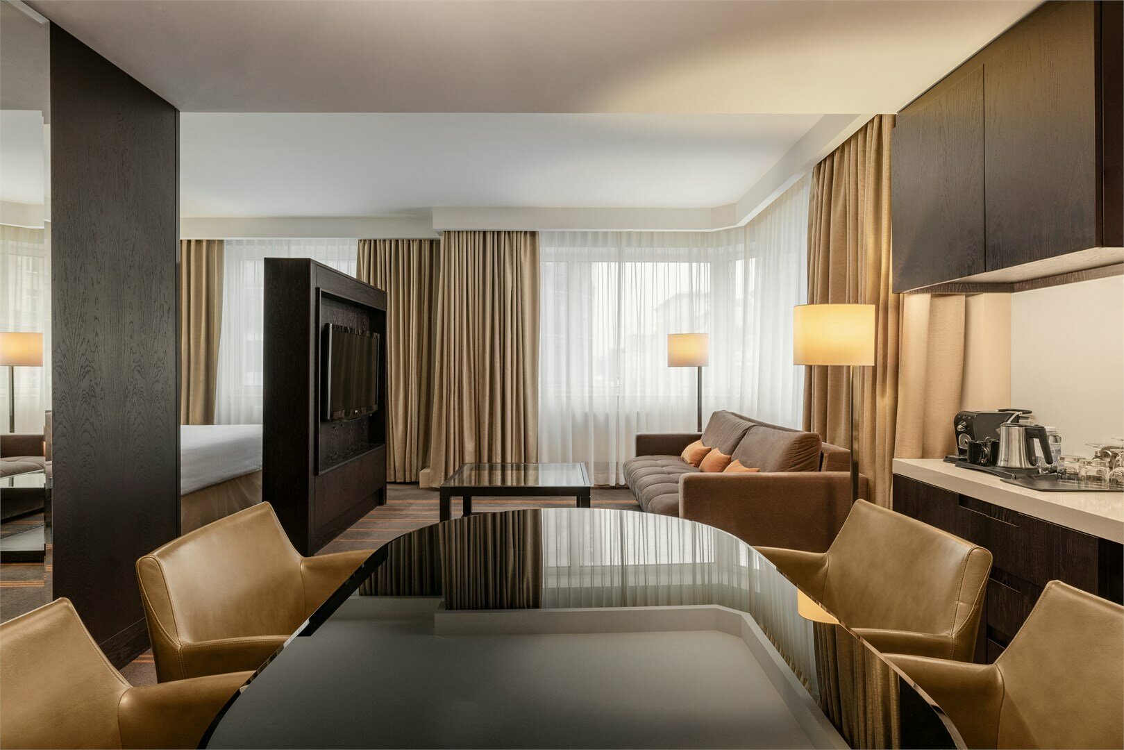 Бизнес люкс с одной большой кроватью