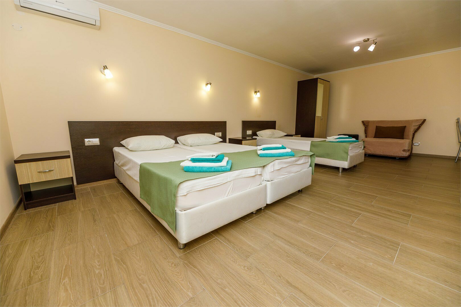 Номер - студия с кухней на 4 человек