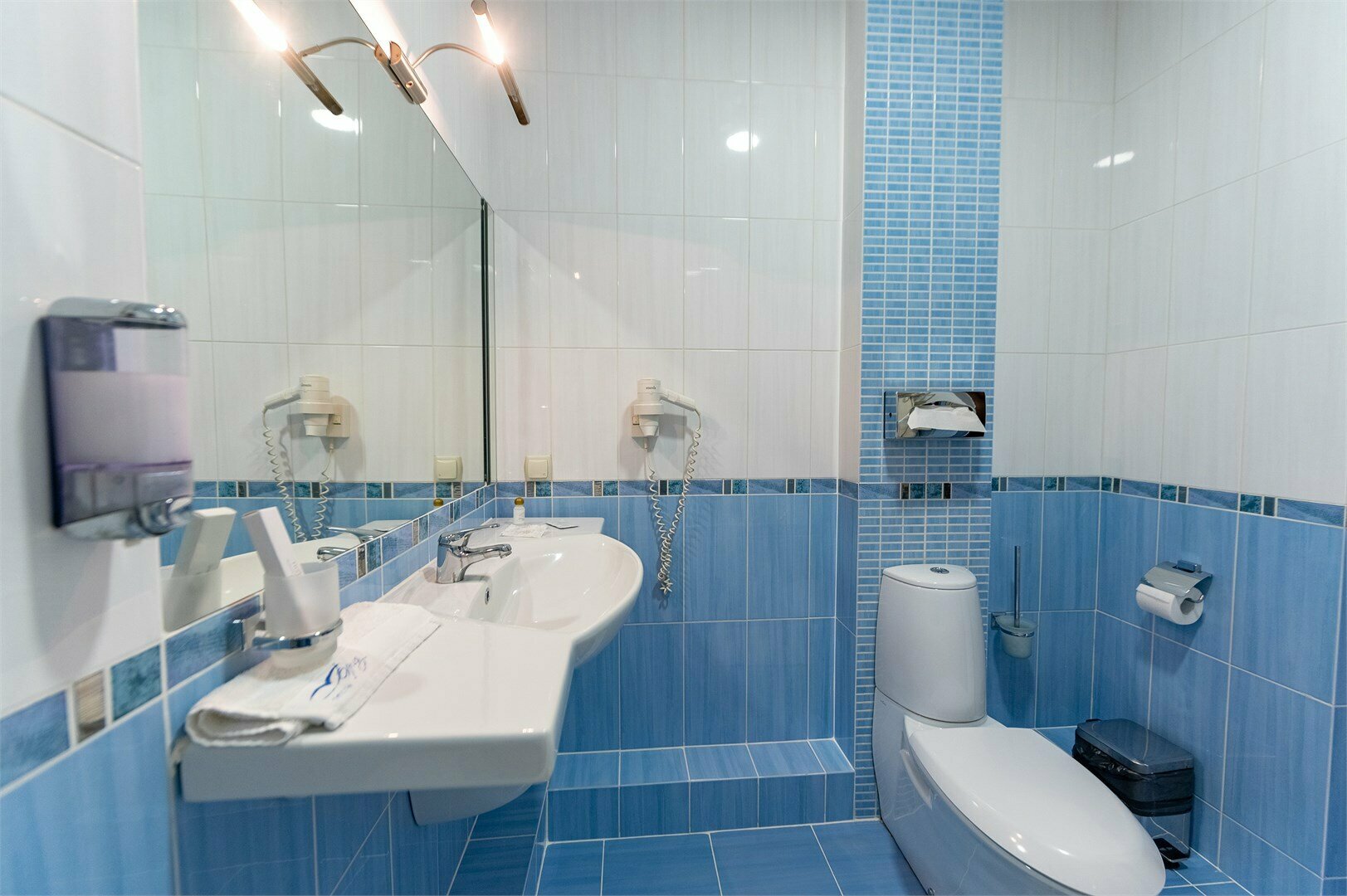 Трехместный