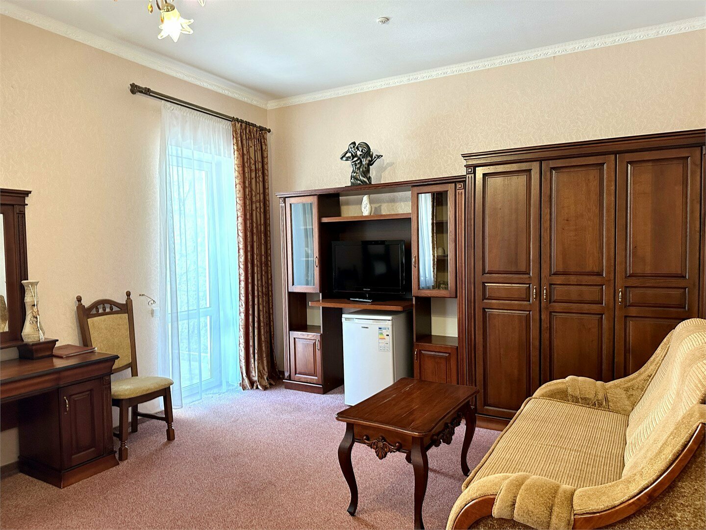 Номера Комфорт с балконом с одной совместной кроватью с видом на море